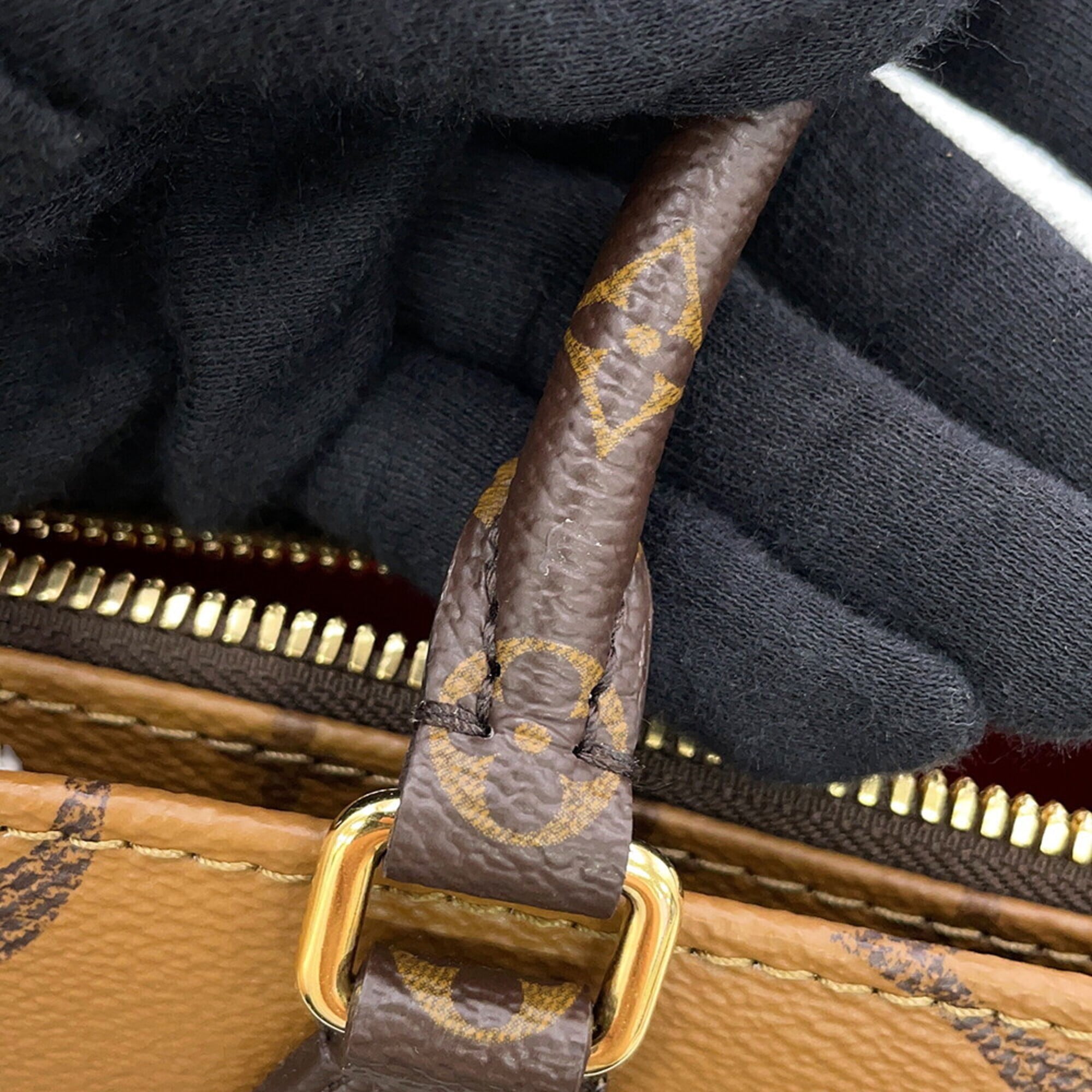 Louis Vuitton handbag Monogram Reverse Giant OnTheGo EW Chain M14236 LOUIS VUITTON — Like New