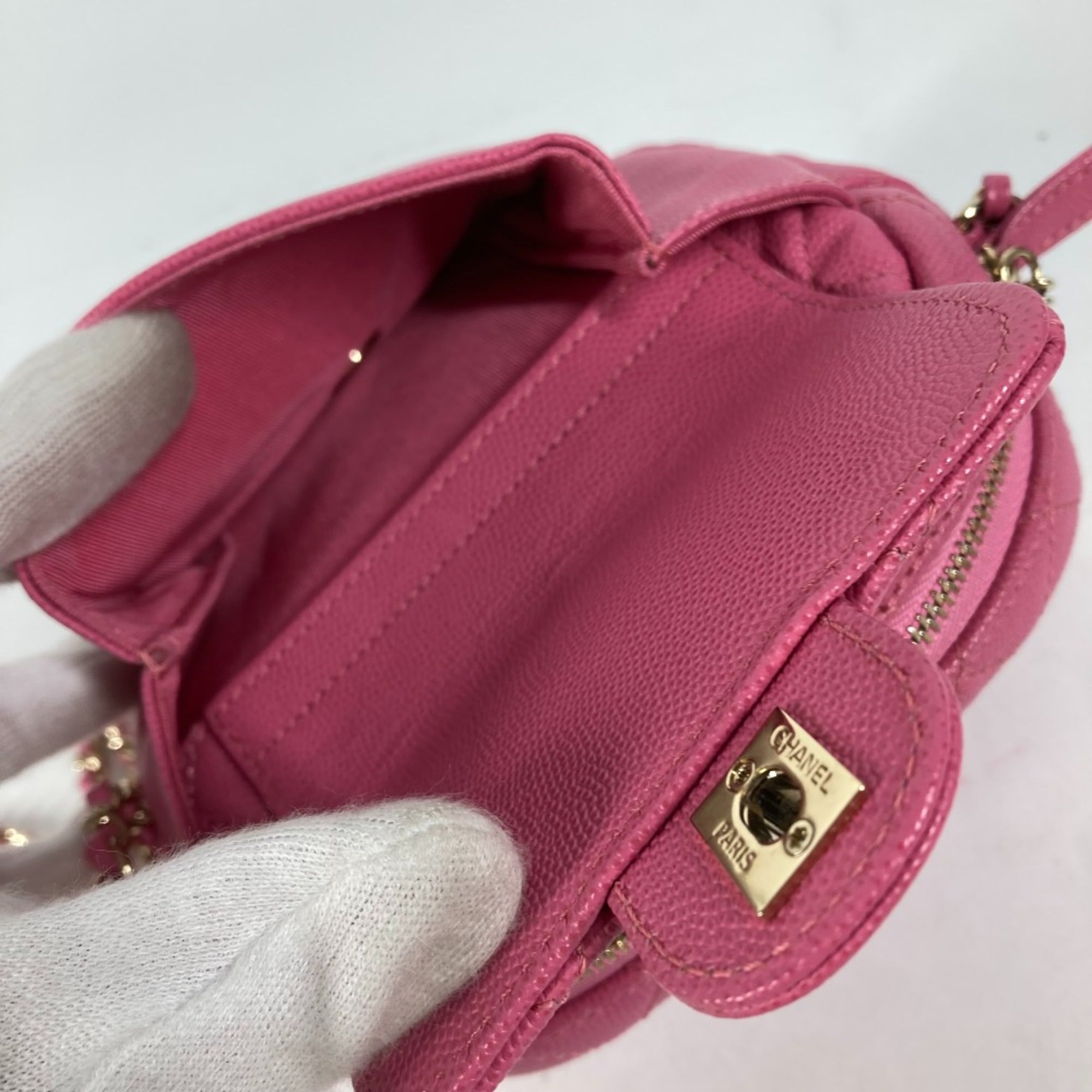 Chanel Matelasse Quilted Chain Bag Crossbody Pochette Shoulder Bag pink Gold — Like New