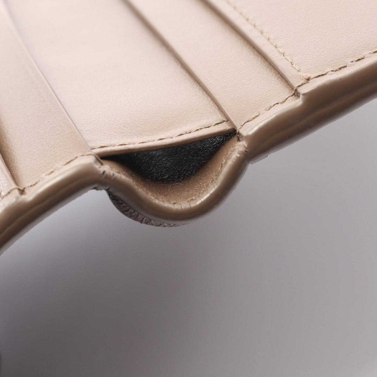 Bottega Veneta Intrecciato Leather Bi-fold Wallet for Men and Women in Brown