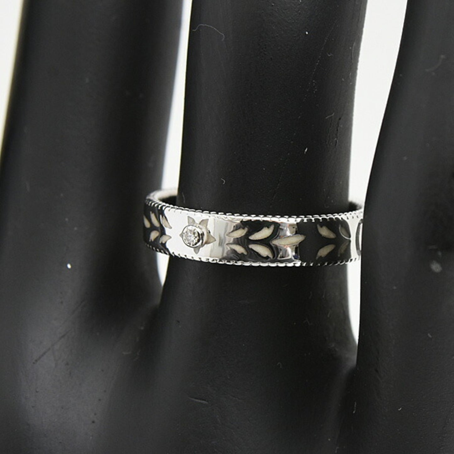 Gucci Blooms Icon Ring for Women, Single Diamond, Size 13, White Gold, Enamel, GG 750WG, GUCCI