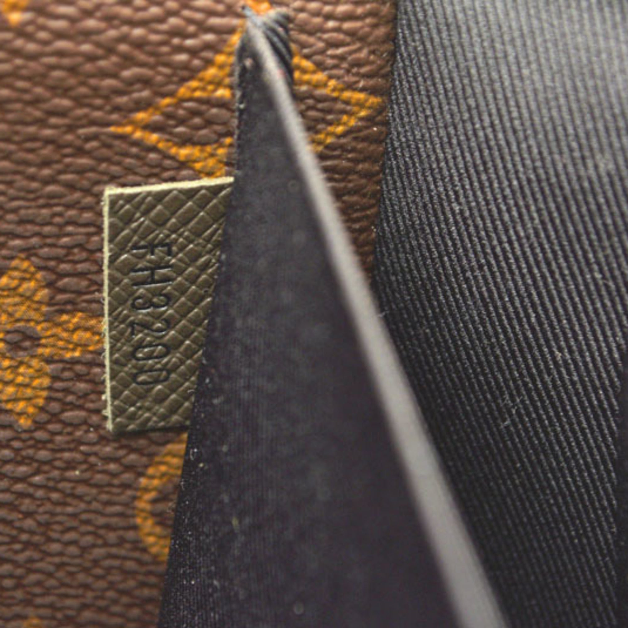Louis Vuitton Second Bag Clutch LOUIS VUITTON Pochette Steamer Monogram Taiga Khaki M30583 — Like New