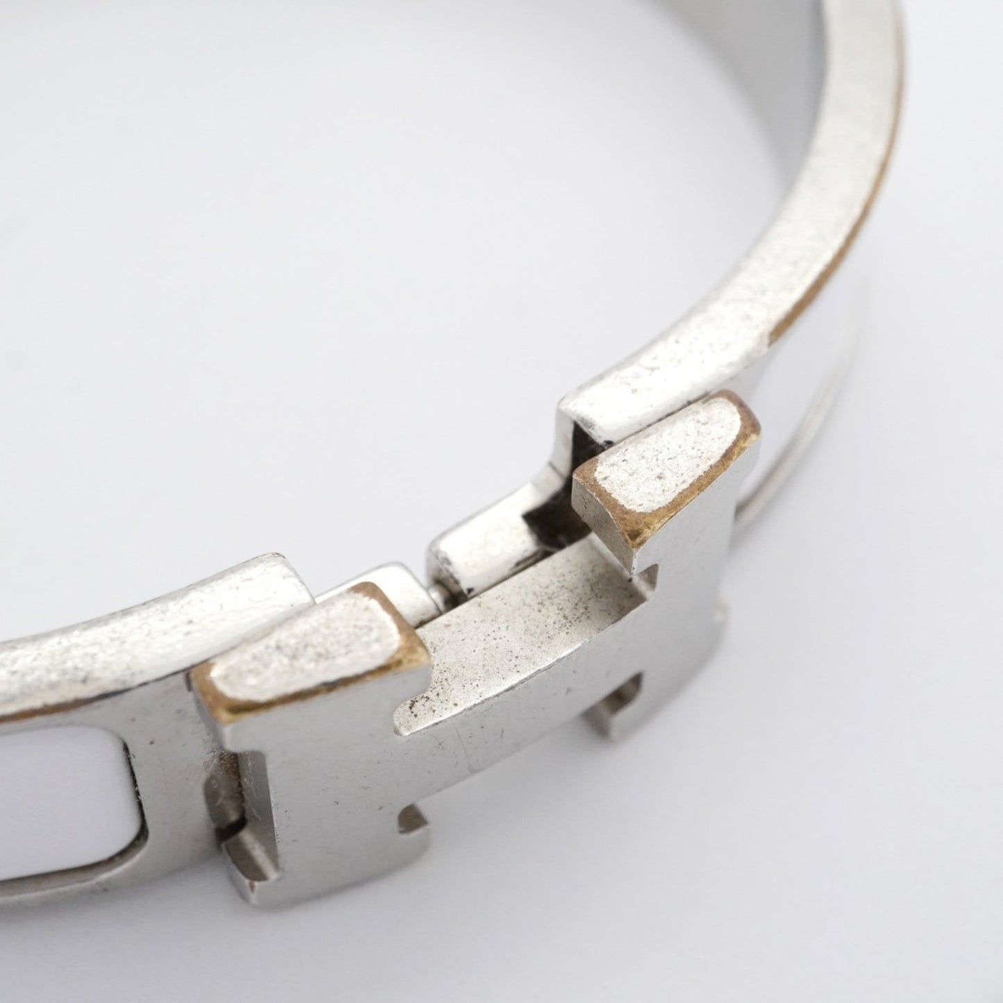 Hermes Click Cluck PM Bangle in Metal and White for Women