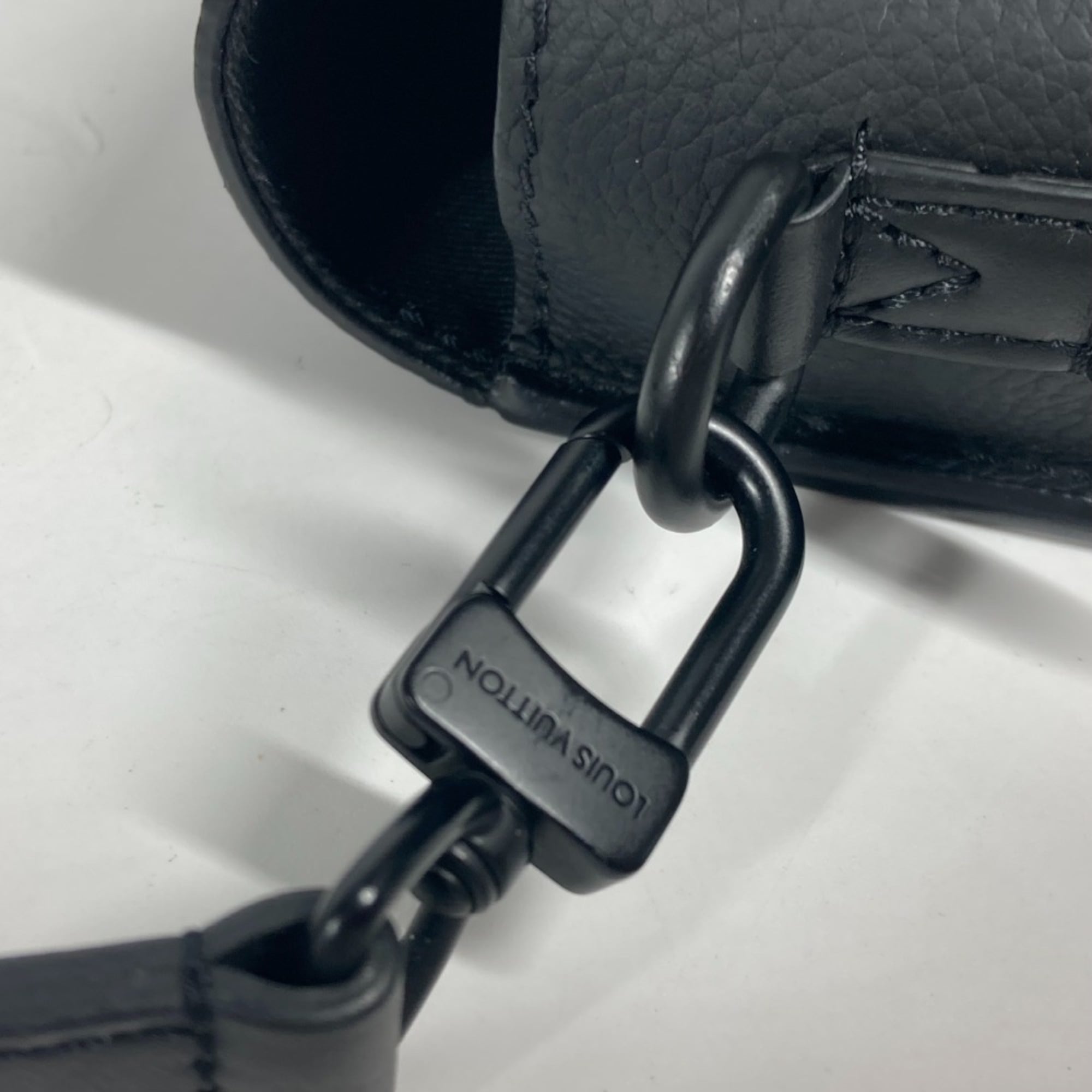 LOUIS VUITTON M82085 LV Aerogram Fast Line Wearable Wallet Pochette Shoulder Bag Men's Black G-240625-10 — Like New