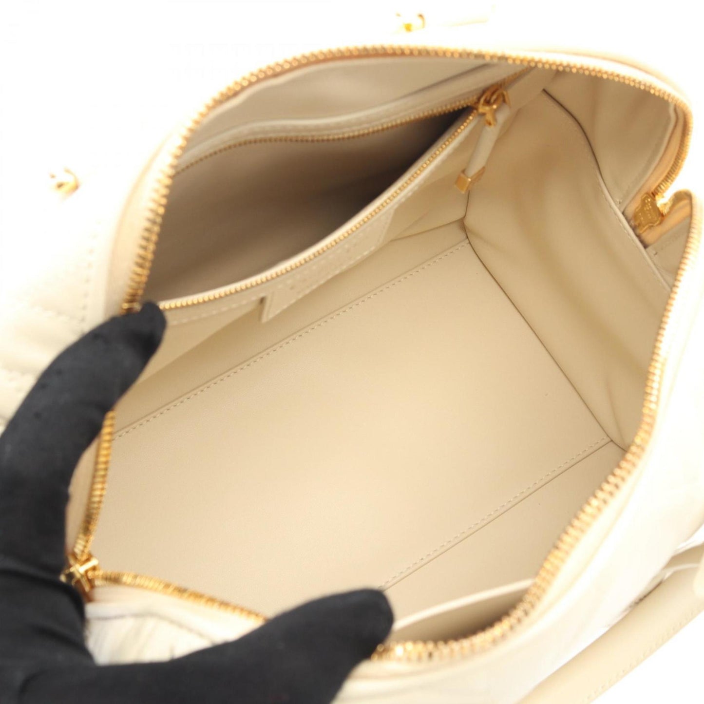 Christian Dior Dior Groove 25 Macrocannage Handbag, Leather, Women's, White, M1365UBOL