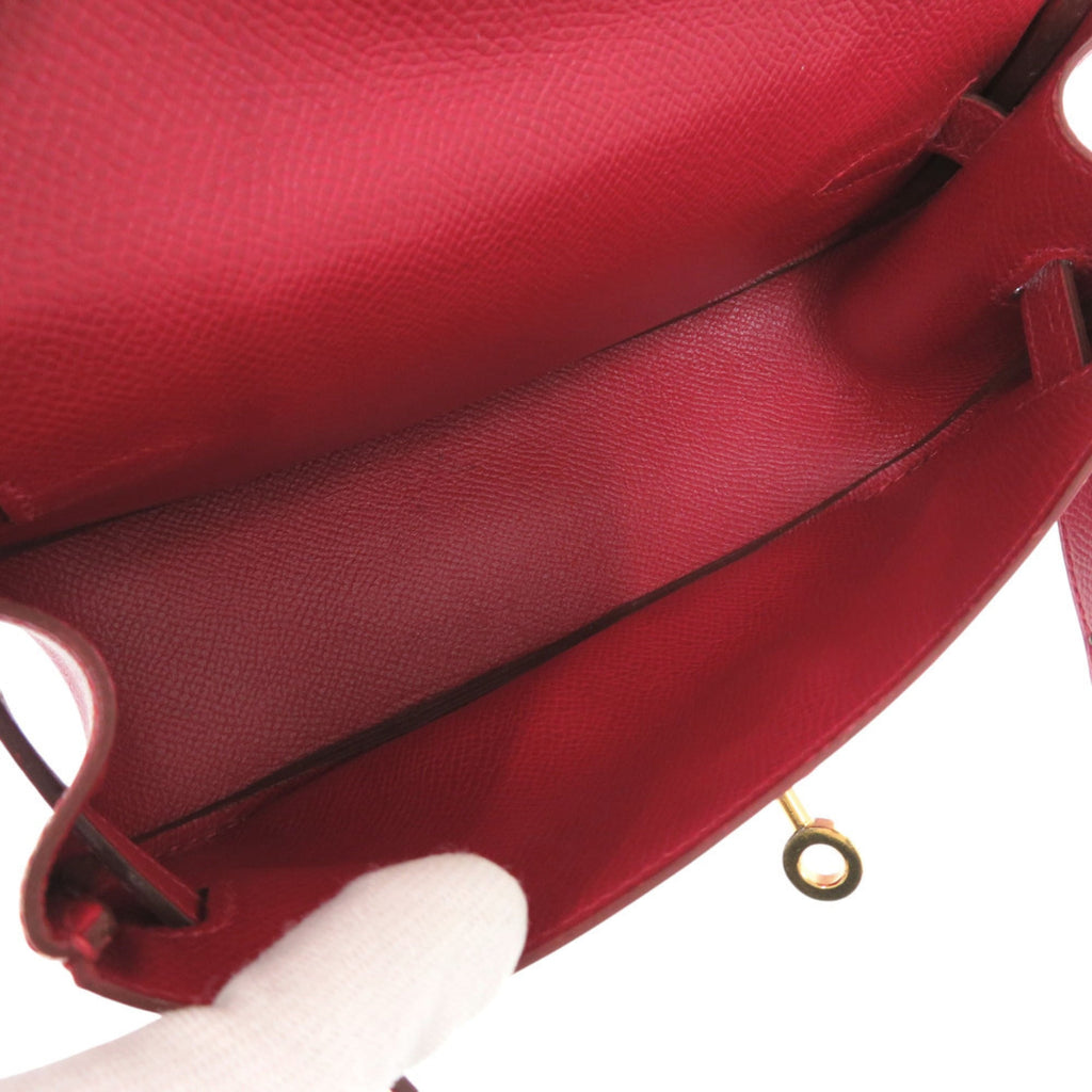 Excellent condition Hermès Banana Kelly Couchbel Rouge vif clutch bag in red with gold hardware and a 〇U stamp. Item number 1465.