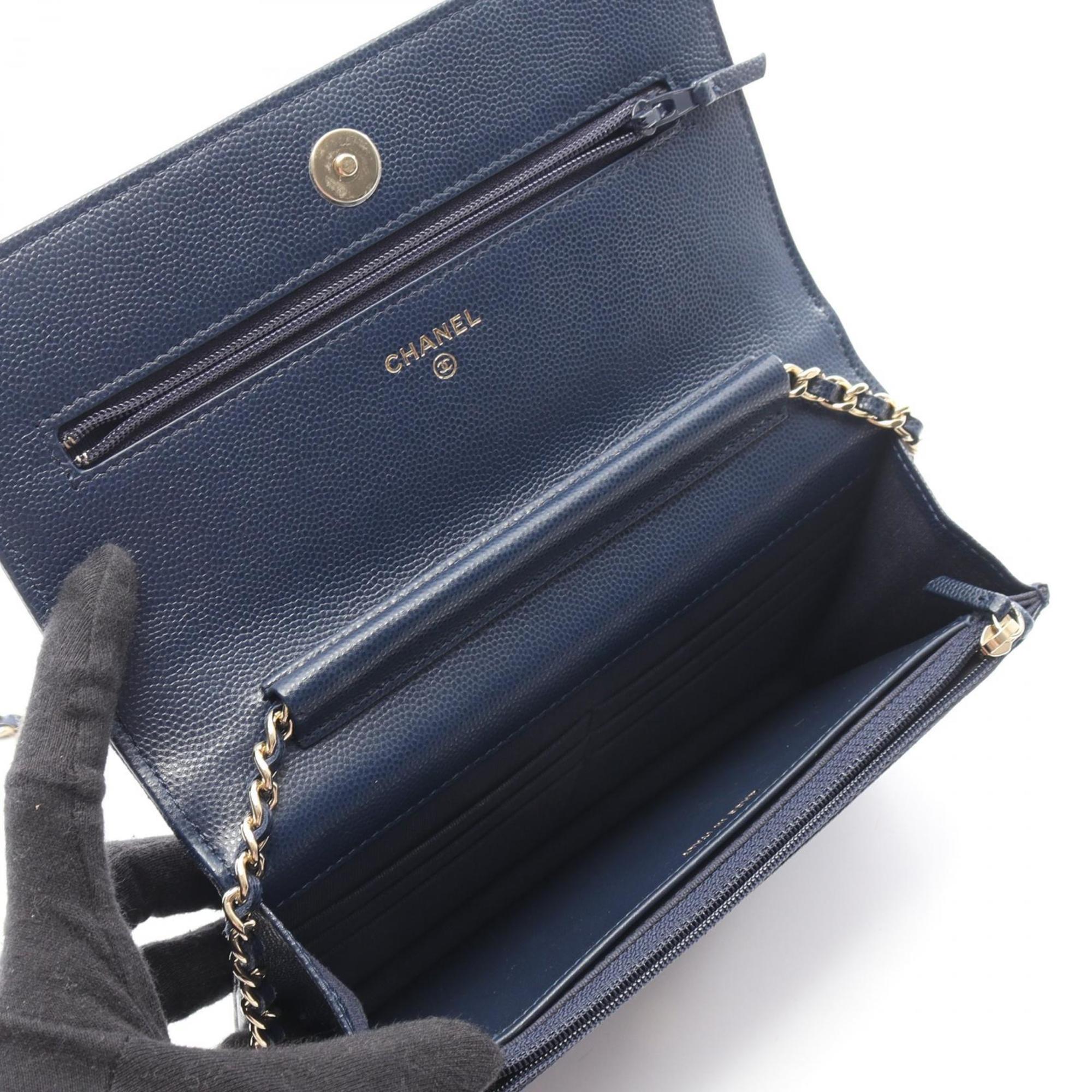 CHANEL CHANEL19 Matelasse Shoulder Bag in Grained Calfskin Leather, Navy