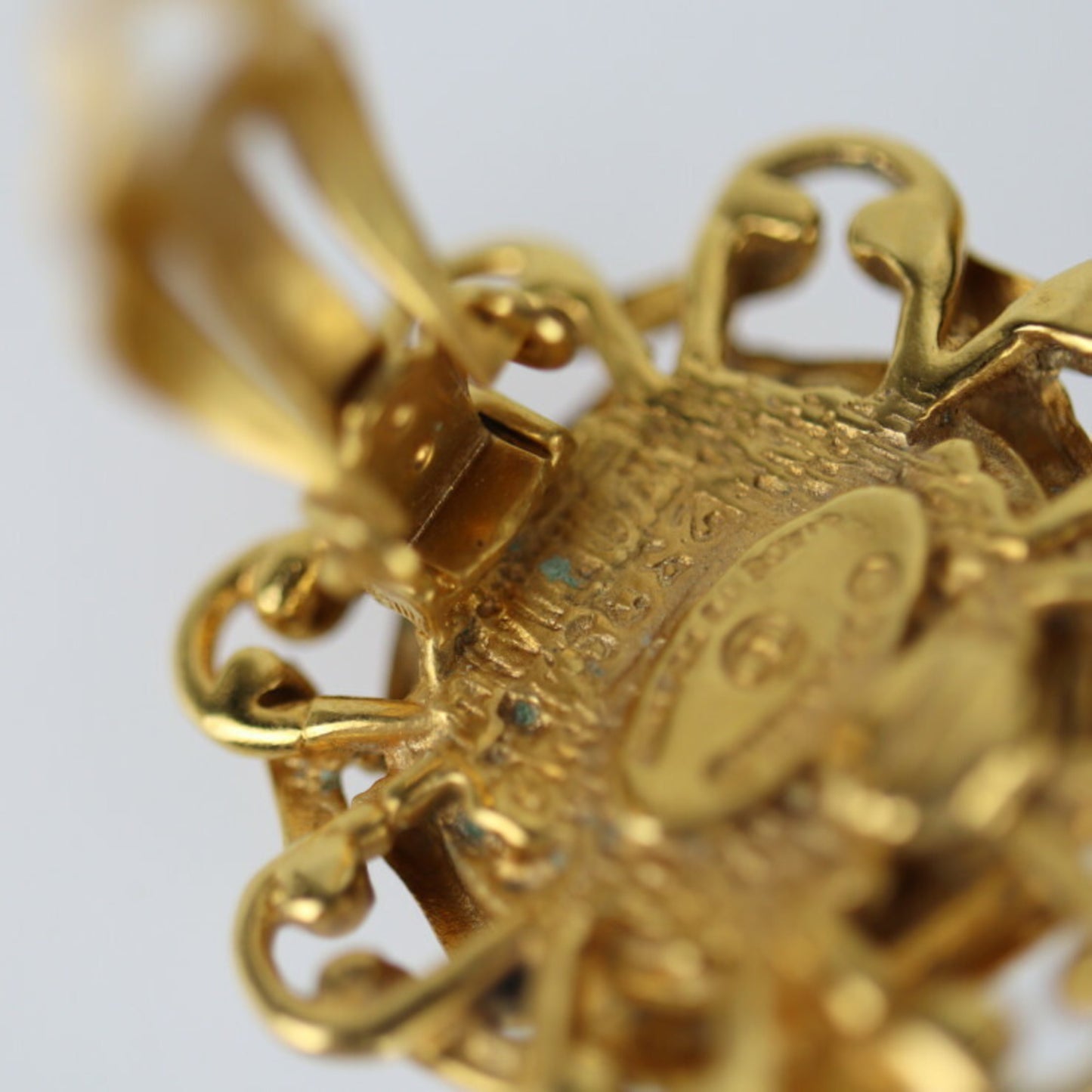 CHANEL Gripoa Round Earrings - Metal Bijou Gold Red Clip-on R2408113001026