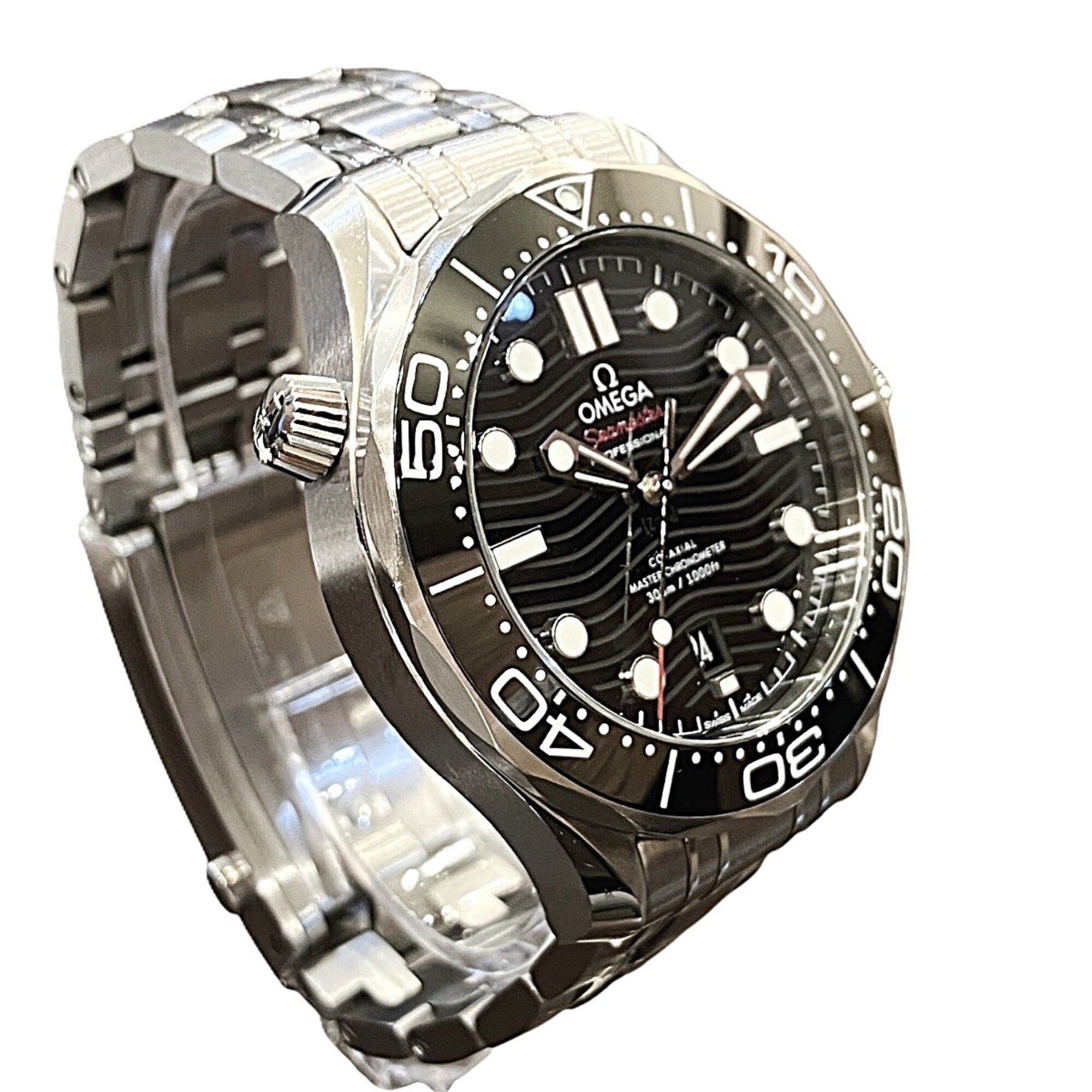 Omega Seamaster Diver 300 wristwatch, total weight 176g, stainless steel, automatic movement, black dial, model number 210.30.42.20.01.001 — Good