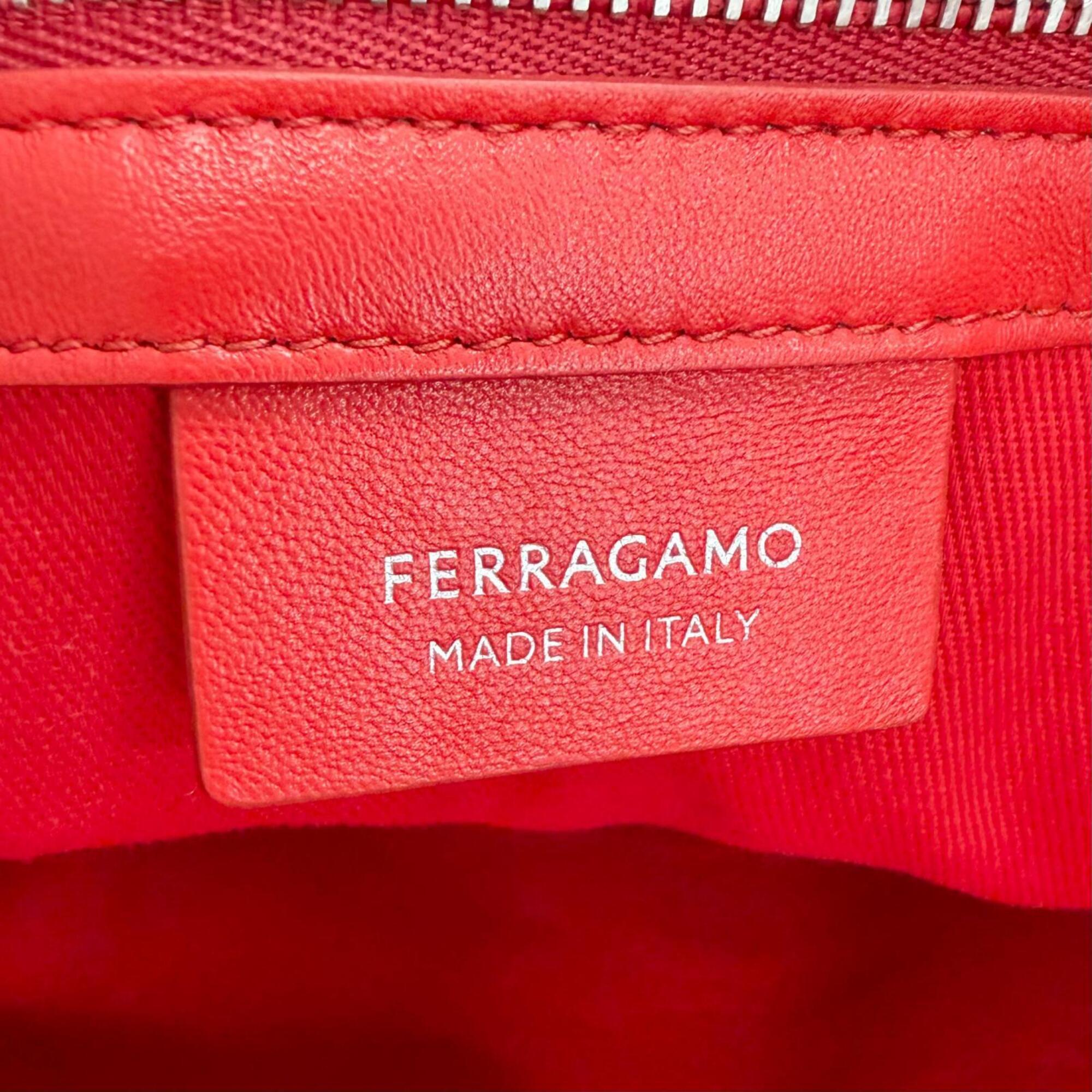 Salvatore Ferragamo FERRAGAMO 213986 Front Logo Leather Grosgrain Square Tote Bag Red Made in Italy Women's with Dust — Like New