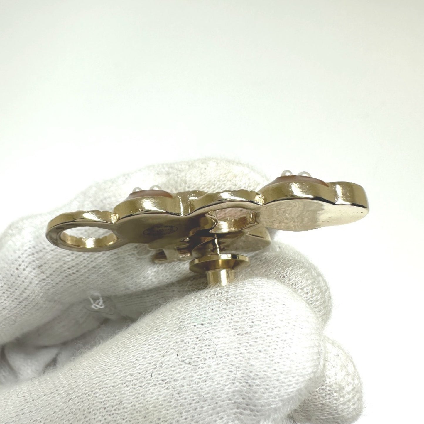 CHANEL I COCO Logo "I Love Coco" Heart Accessory B17C Brooch in Metal with Faux Pearl, Gold, for Women