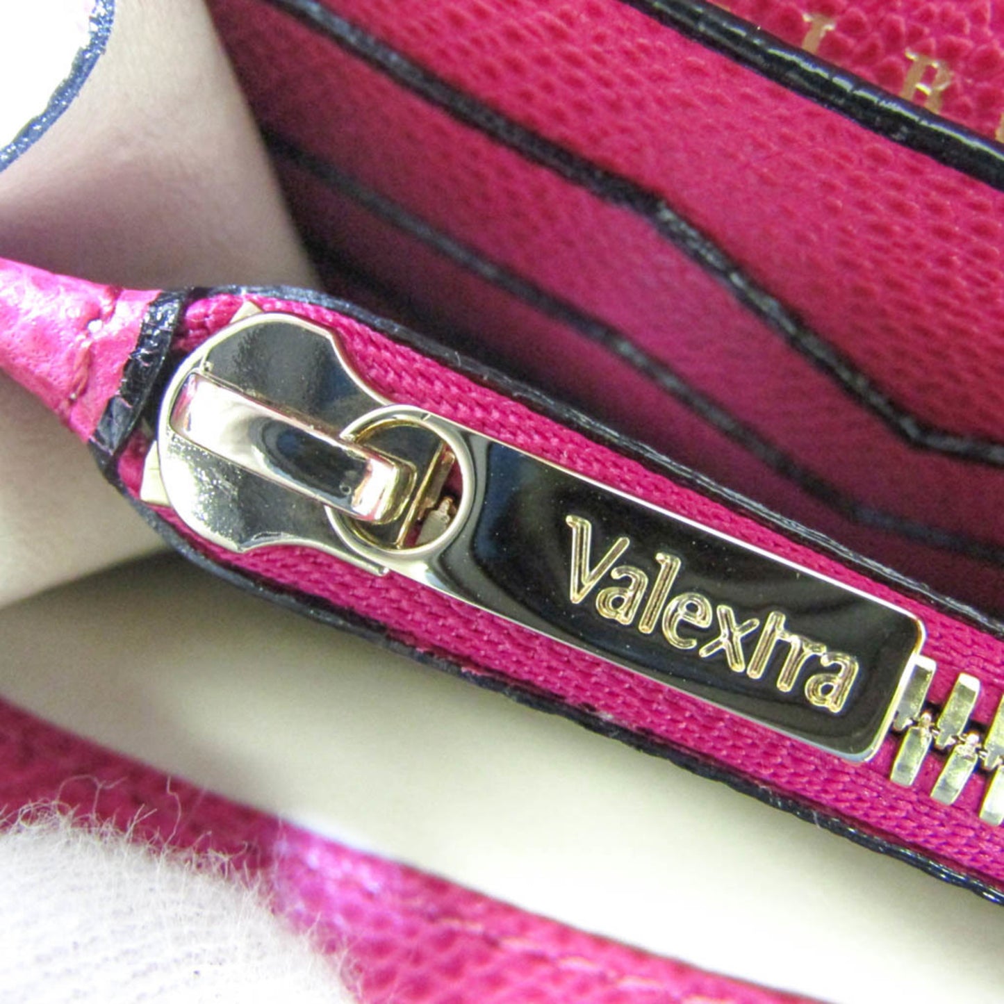 Valextra V9L18 Women's Leather Long Wallet (bi-fold) Pink