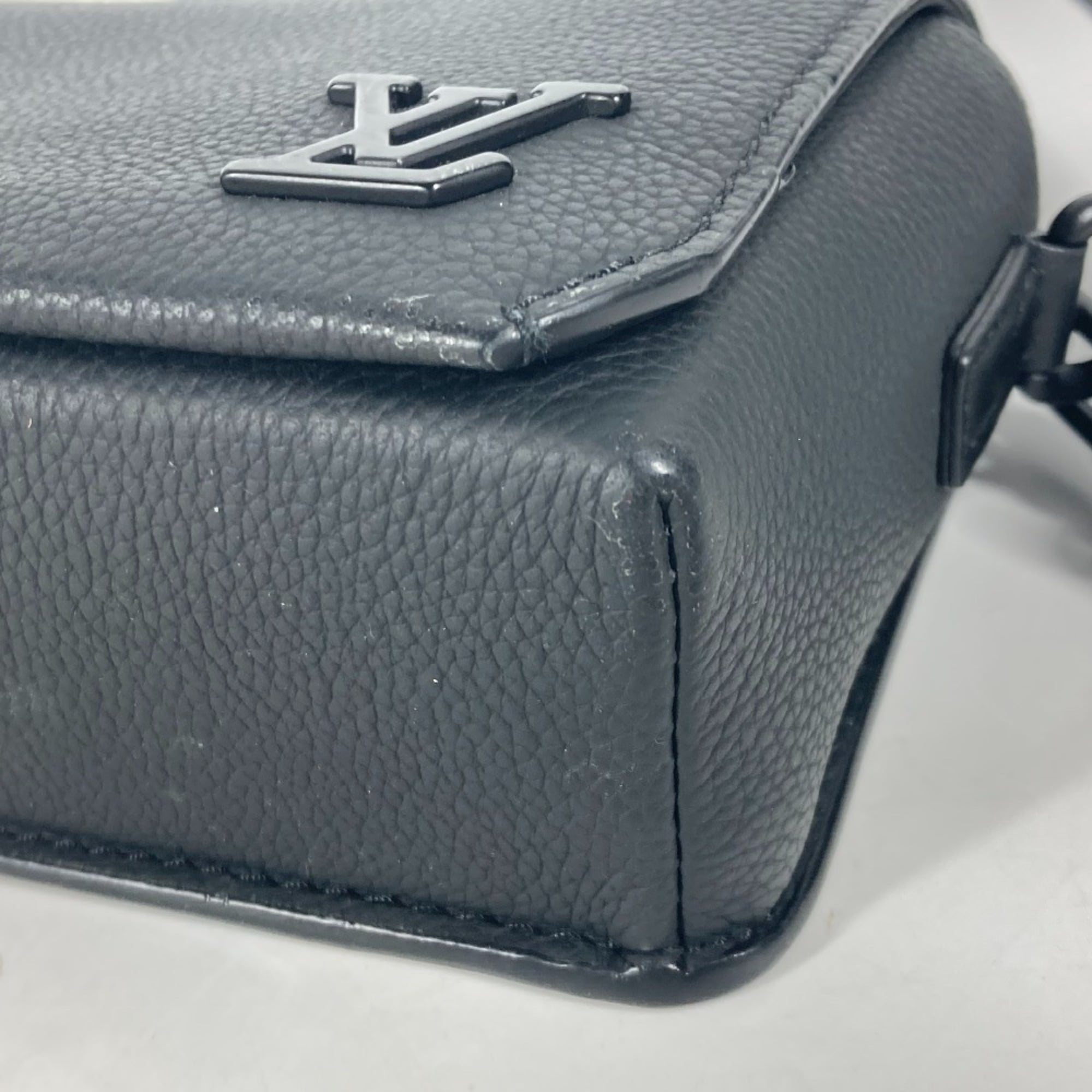 LOUIS VUITTON M82085 LV Aerogram Fast Line Wearable Wallet Pochette Shoulder Bag Men's Black G-240625-10 — Like New