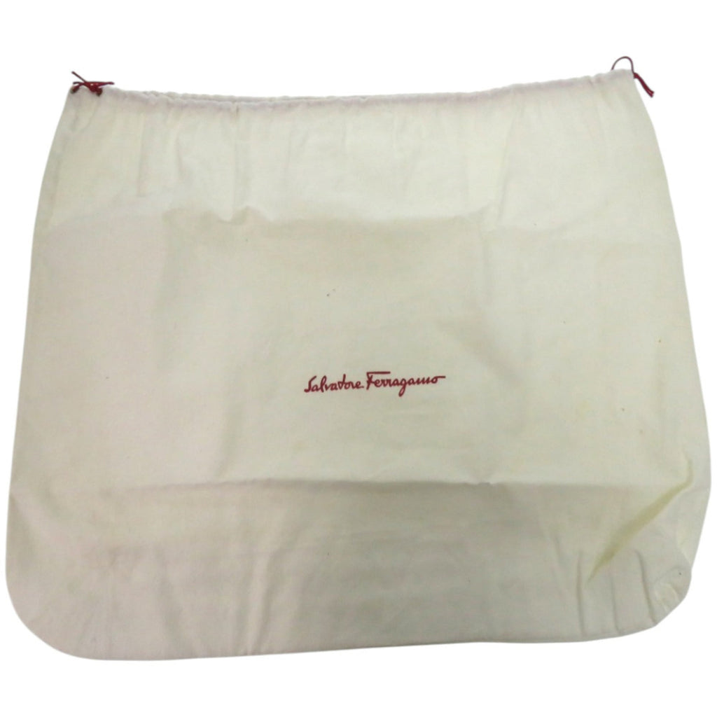 Excellent condition Salvatore Ferragamo Vara Ribbon AU 21 2530 tote bag in black leather with gold hardware. 1237