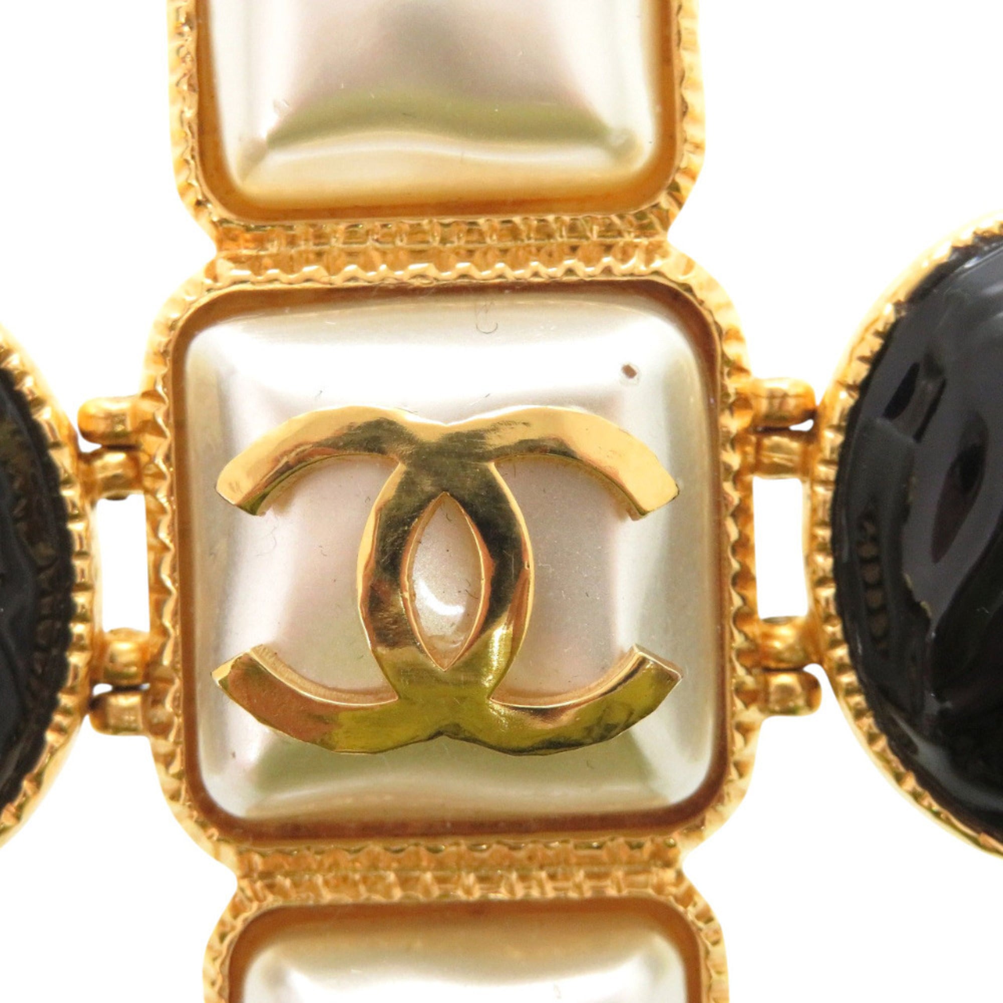 Excellent condition Chanel Gripoir Coco Mark Bracelet GP B20K with faux pearls and colored stones in gold, white, black, 1892