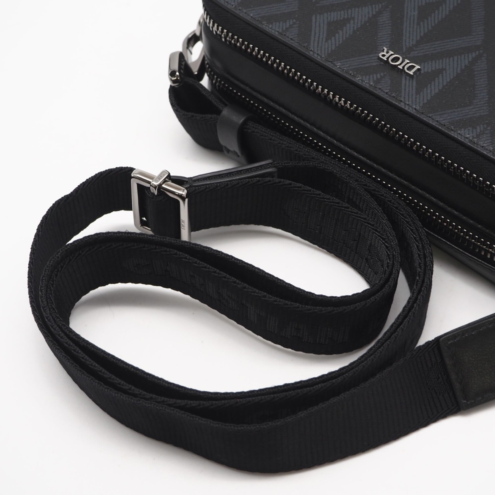 Christian Dior CD Diamond Messenger Pouch 2ESBC119 Shoulder Bag Black Gray Leather Women's — New - Store Return