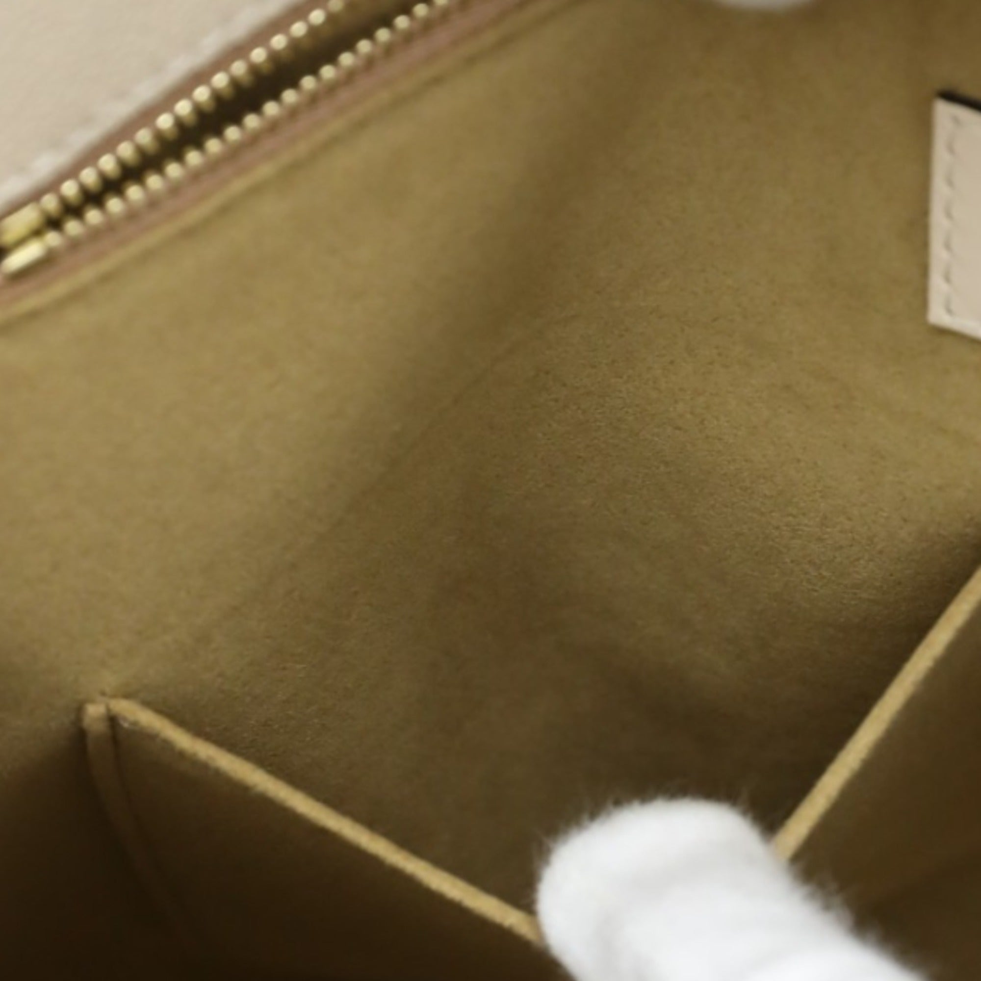 Louis Vuitton LOUIS VUITTON Tote Bag On the Go GM Monogram Shoulder Empreinte M45081 Beige LV — Like New
