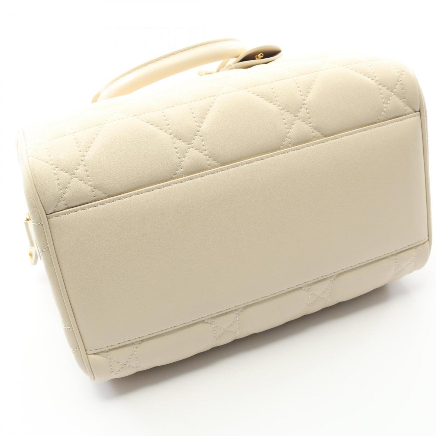 Christian Dior Dior Groove 25 Macrocannage Handbag, Leather, Women's, White, M1365UBOL