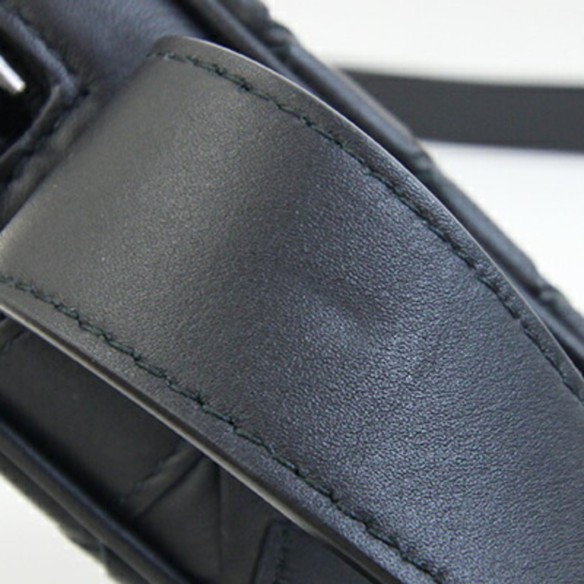 Bottega Veneta Intrecciato Shoulder Bag 743214 Black Leather Crossbody Pouch Smartphone for Men and Women BOTTEGA VENETA — Like New