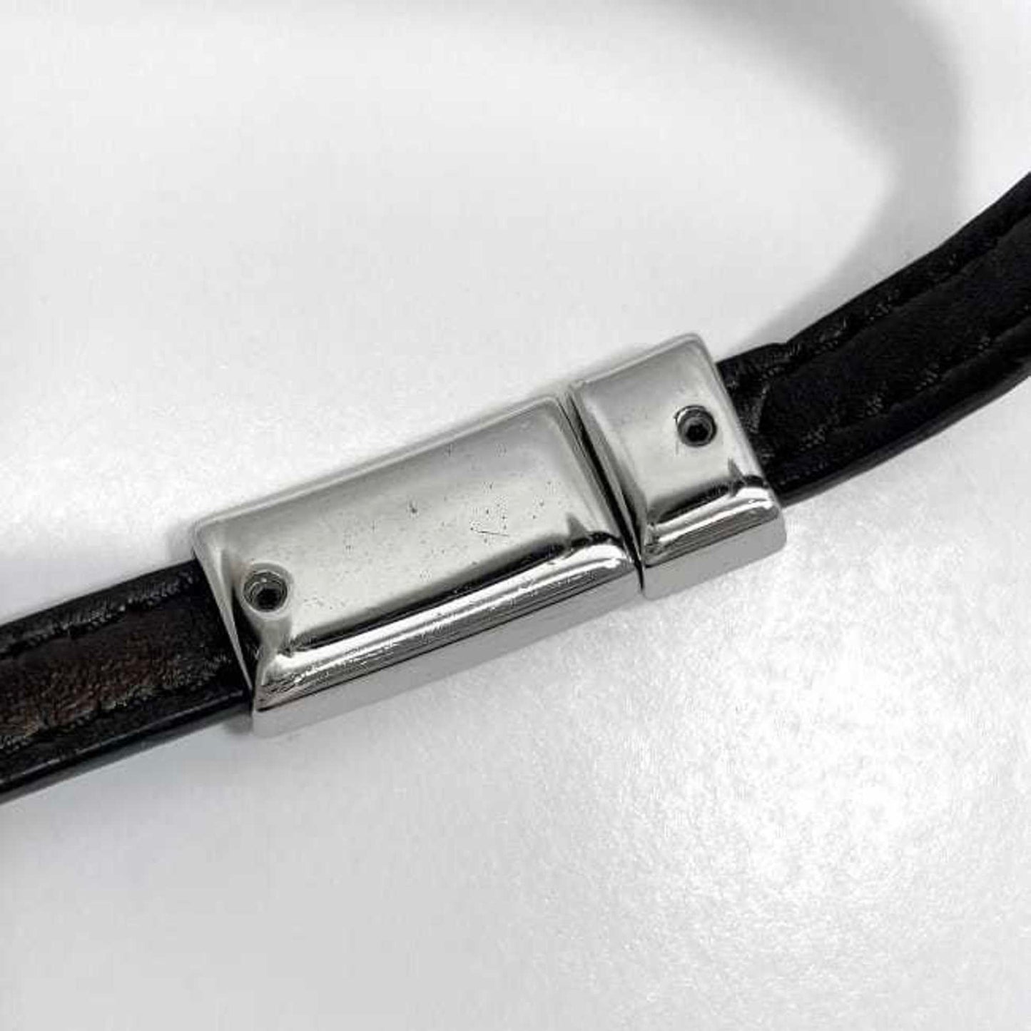 Prada Bracelet ec-23679 Black Nero Medium Saffiano Leather Metal Triangle Plate with Round Hardware for Men and Women