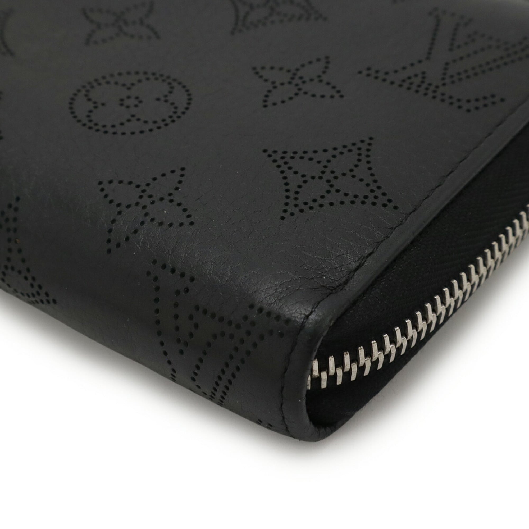 LOUIS VUITTON Monogram Mahina Zippy Wallet, Round Long Leather, Noir, Black, M61867