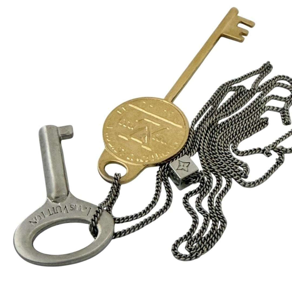 Louis Vuitton Collier LV Key Pendant Necklace for Men and Women — Like New