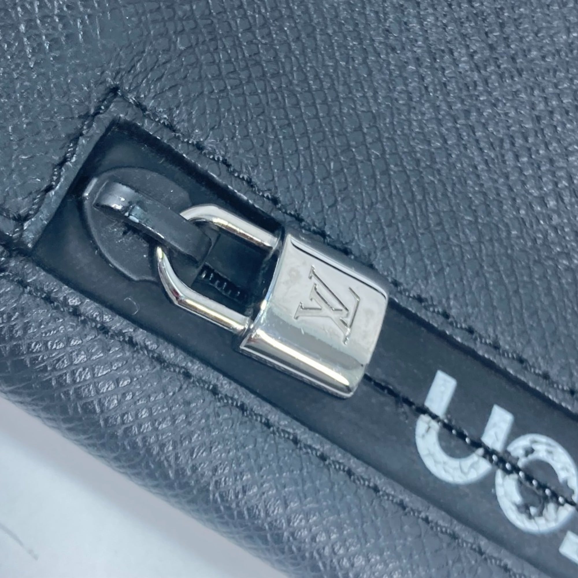 LOUIS VUITTON M31009 Taiga Cabalite Shoulder Bag with Pouch, Leather, Men's, Black — Like New