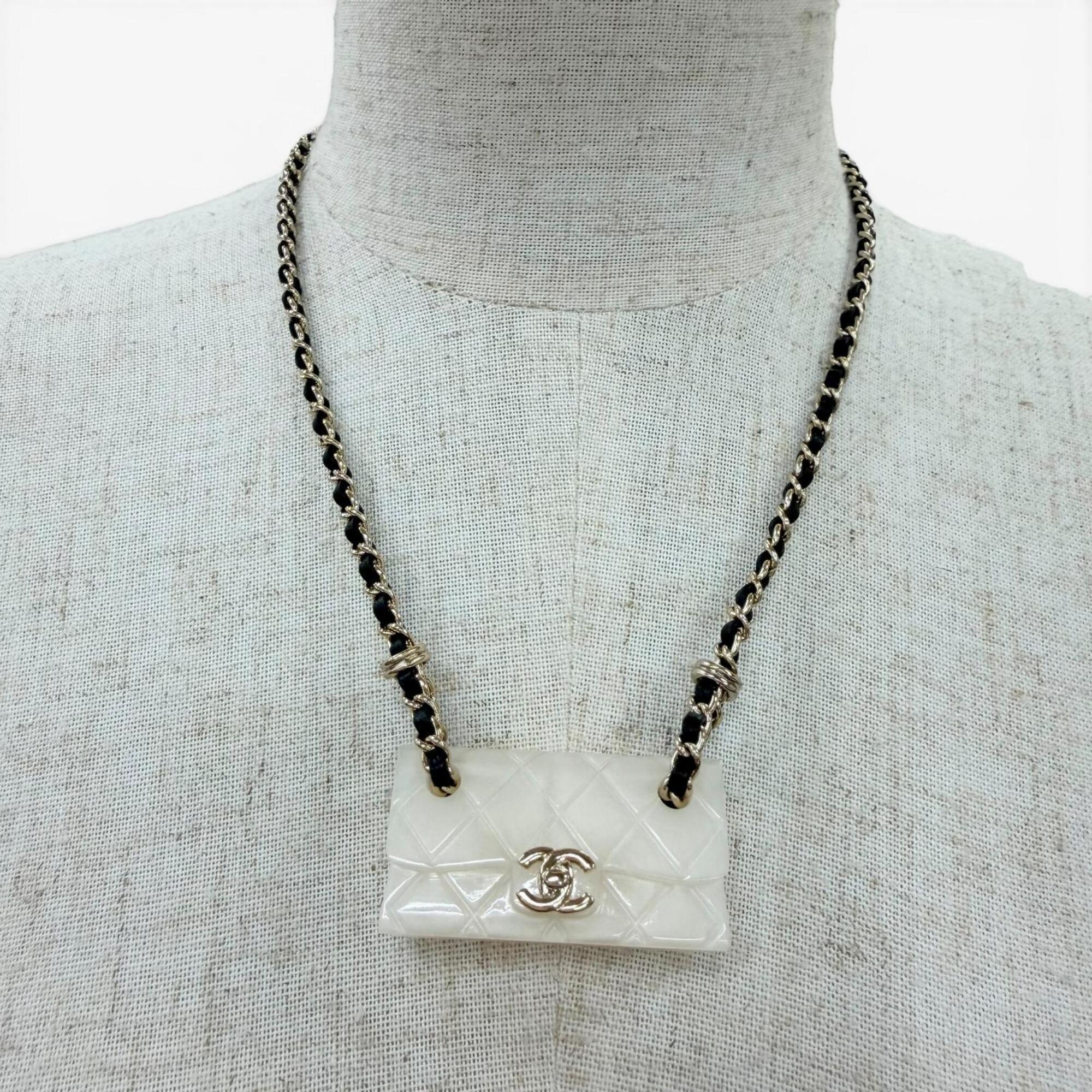CHANEL B23C Matelassé bag motif Coco Mark chain necklace, ivory, made in Italy, 2023 model, women's — Like New