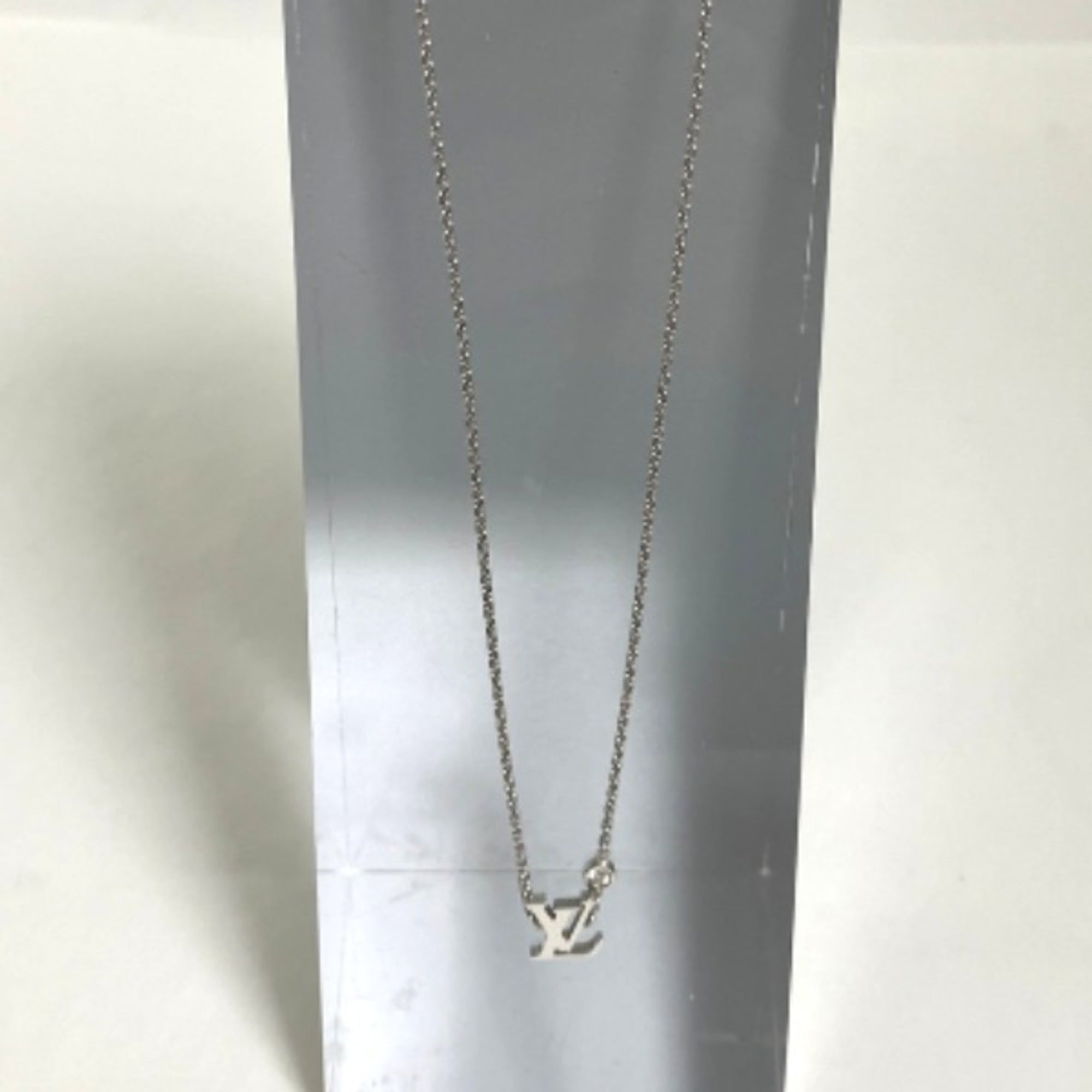 LOUIS VUITTON Pendantiff Ideal Blossom LV White Gold x Diamond 750WG Q93653 Silver Necklace — Like New
