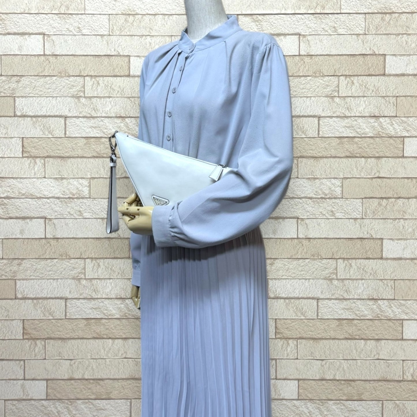 Pre-owned Prada Triangle Clutch Bag, Leather 1NE039, White, Unisex