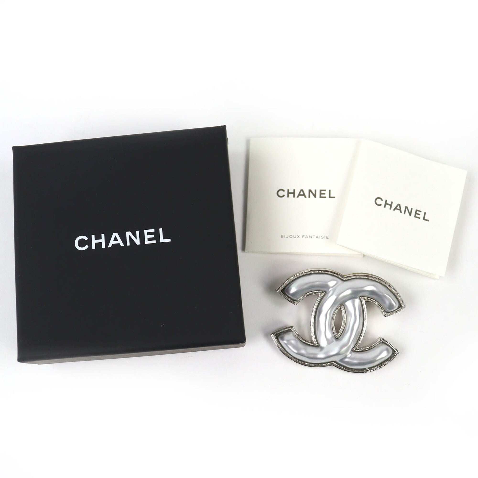 CHANEL B25C Coco Mark CC Logo Brooch, Silver, with Box, Made in Italy, Women's, Very Popular, Highly Recommended ◎ — Like New