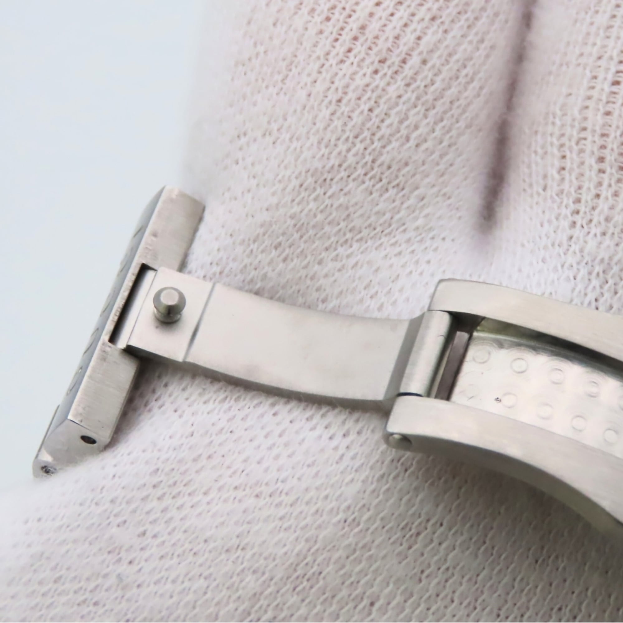 Gucci G-Timeless 126.4 SS Diamante Men's Watch GUCCI — Good