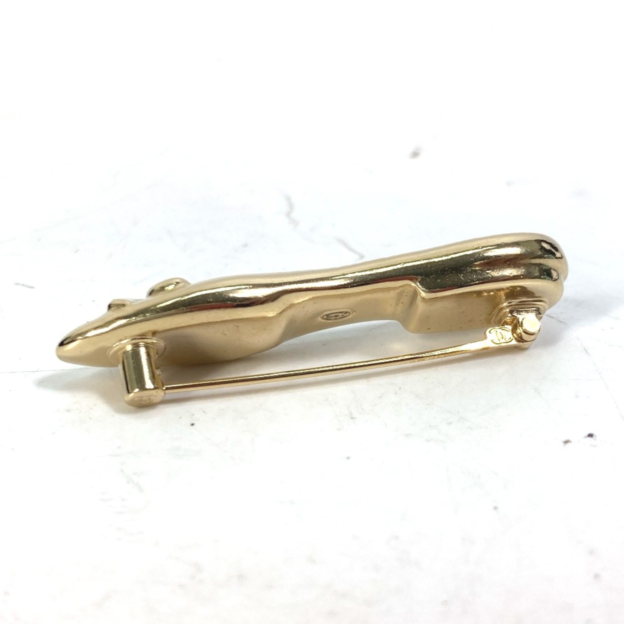 Chanel pumps motif B23A accessories Brooch Gold — Like New