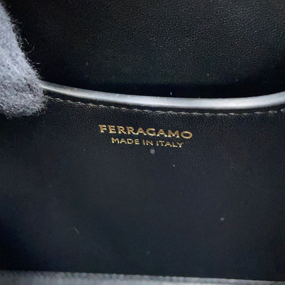 Salvatore Ferragamo handbag New Studio Box S 21A210 2-way black for women — Like New