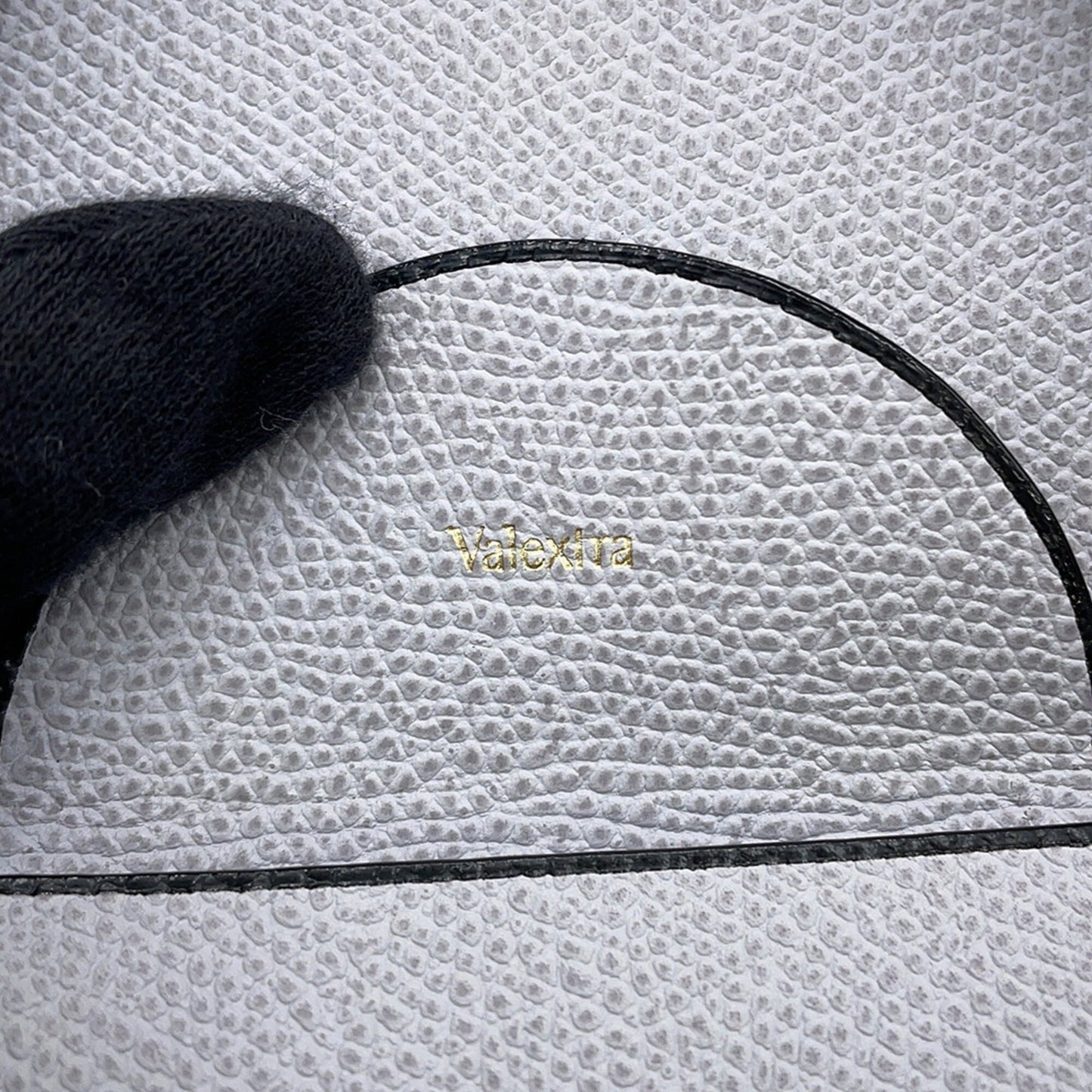 Valextra Wallet/Coin Case Horseshoe Wallet in Soft Calf Leather V0L89