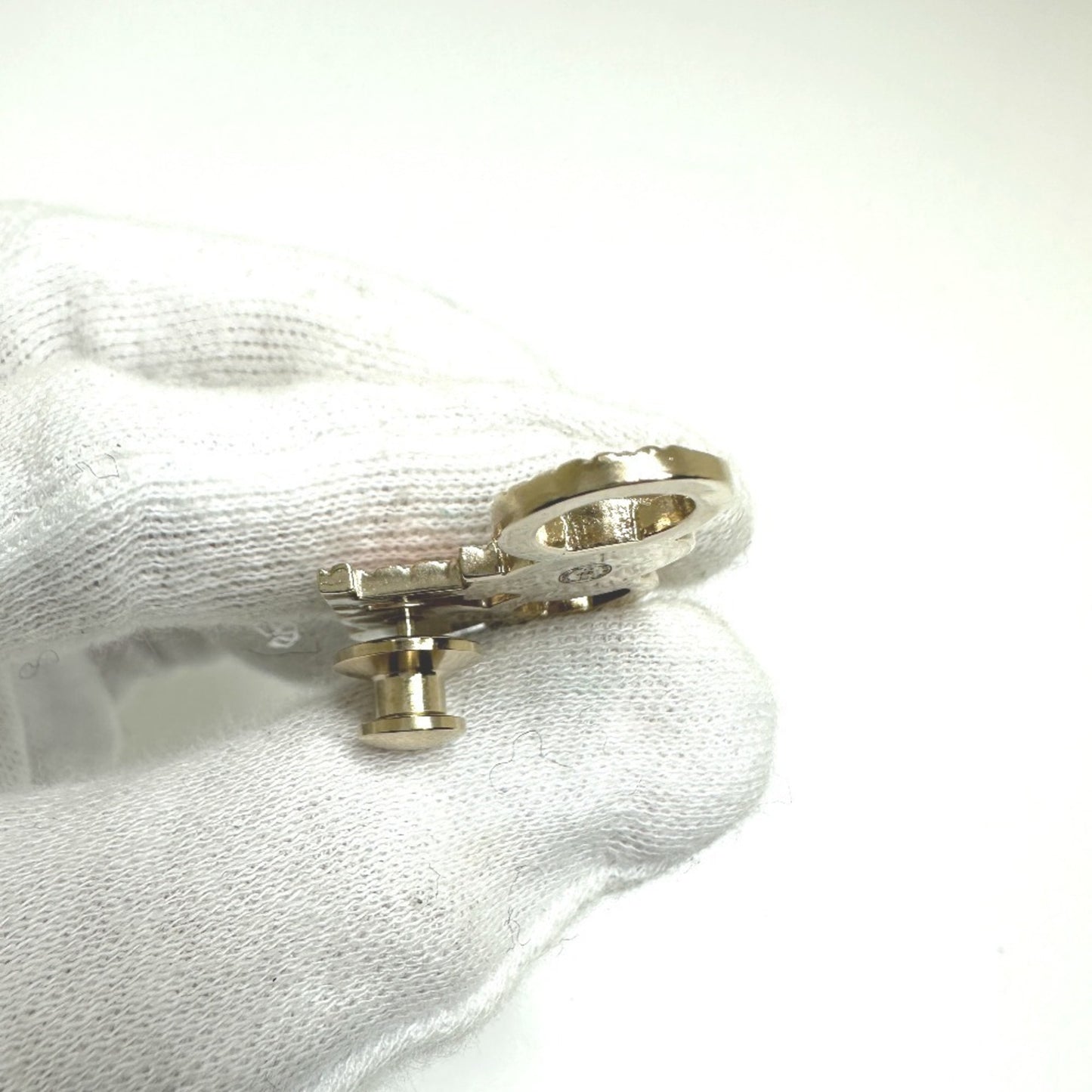 CHANEL I COCO Logo "I Love Coco" Heart Accessory B17C Brooch in Metal with Faux Pearl, Gold, for Women