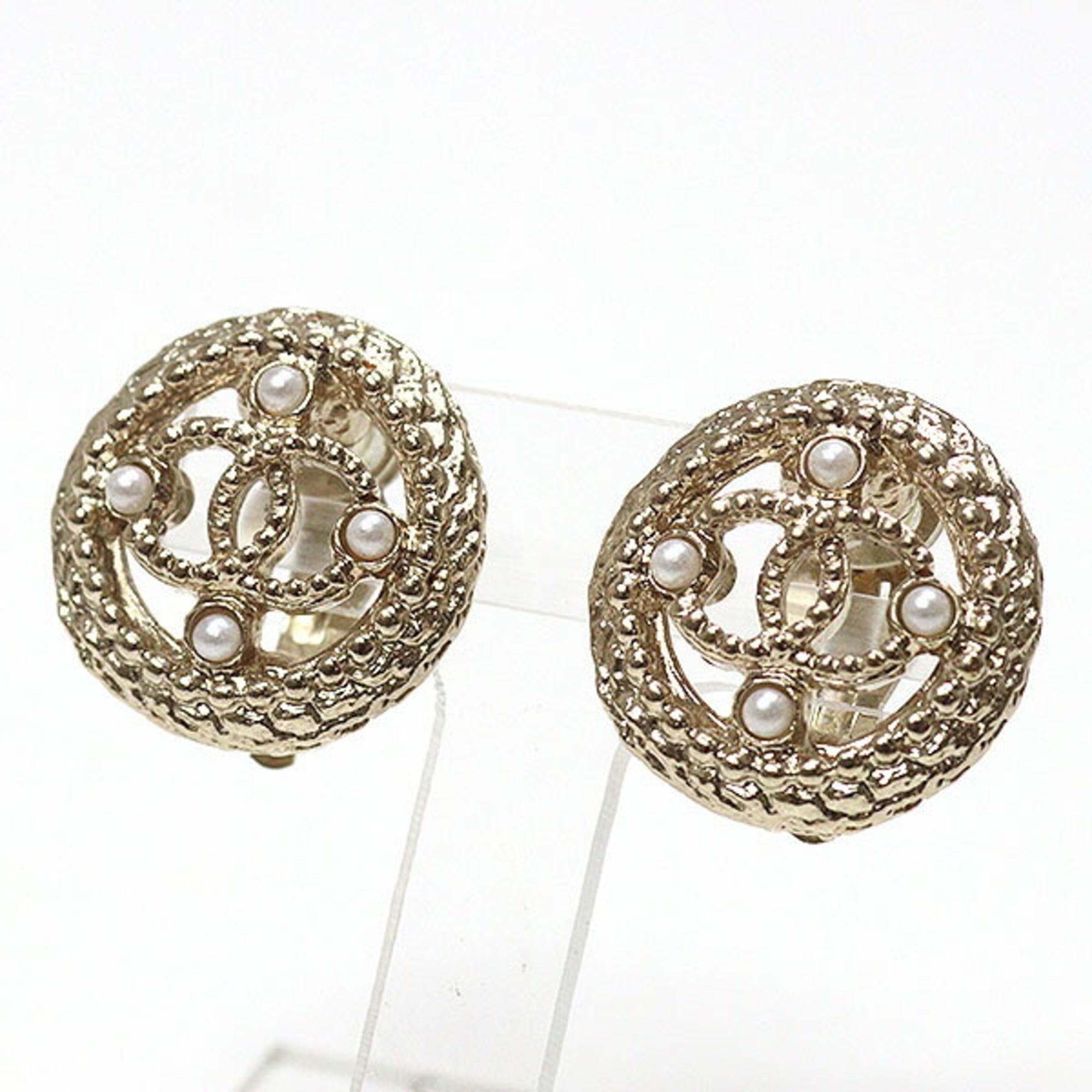 Chanel Coco Mark Earrings, Light Gold, Costume Pearl, Metal, A18C, Button Motif, Openwork, Clip-on, Like New — Like New