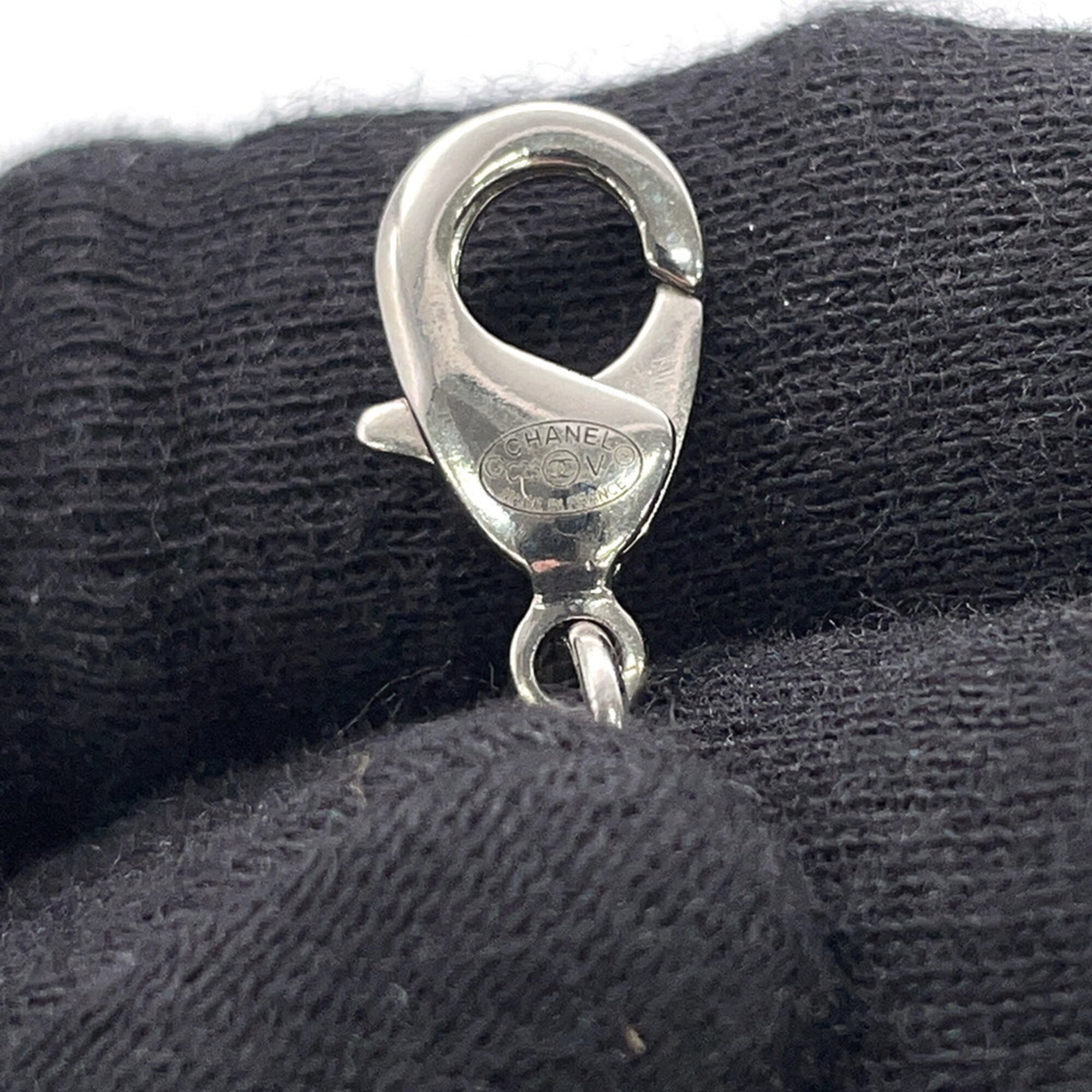 Chanel necklace with Coco Mark, faux pearl and rhinestone design. CHANEL for women — Like New