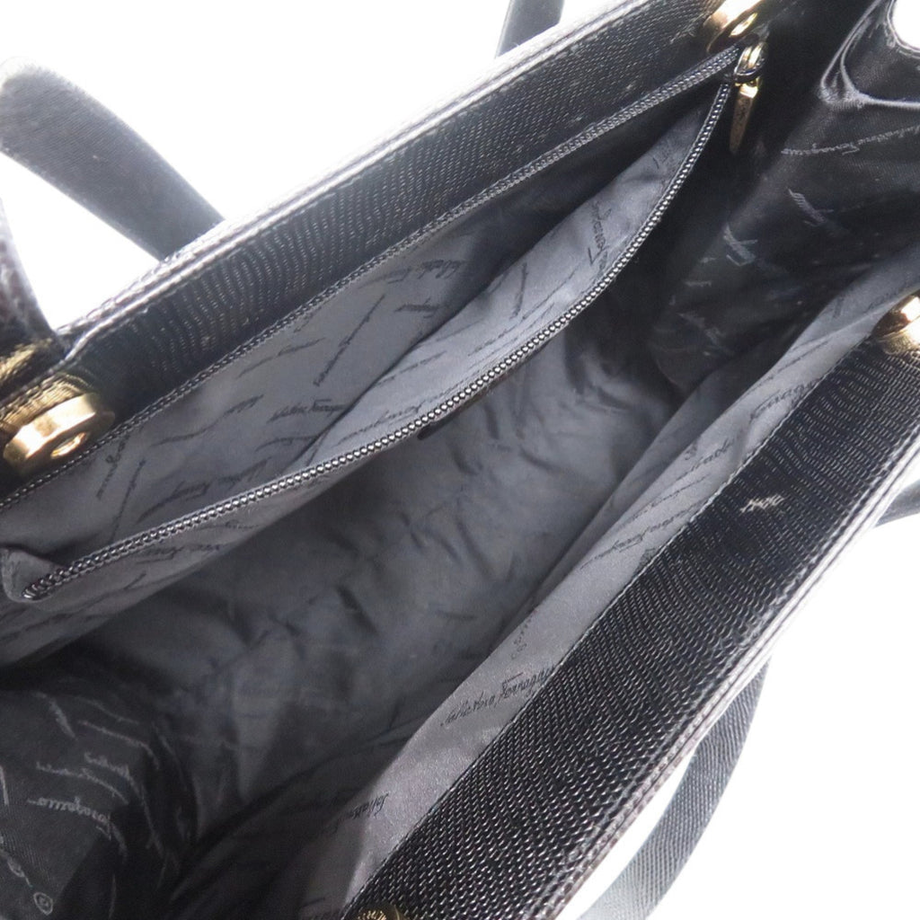 Excellent condition Salvatore Ferragamo Vara Ribbon AU 21 2530 tote bag in black leather with gold hardware. 1237