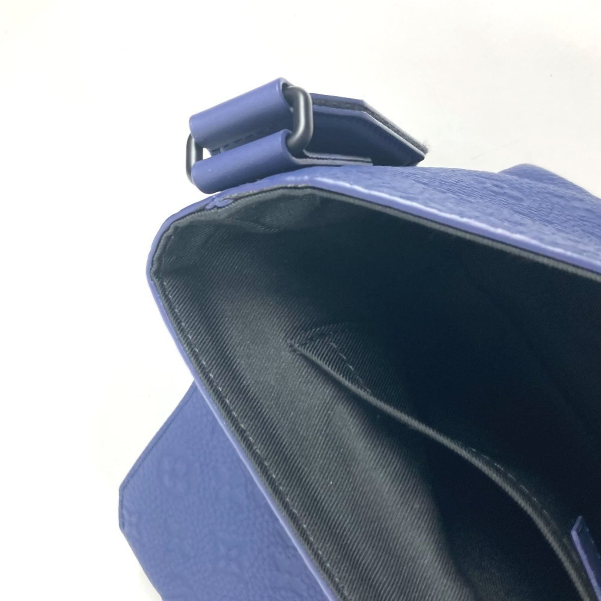 LOUIS VUITTON M11692 Monogram Embossed S Cape Messenger Bag Crossbody Flap Shoulder Taurillon Leather Men's Women's Sapphire Blue — Like New