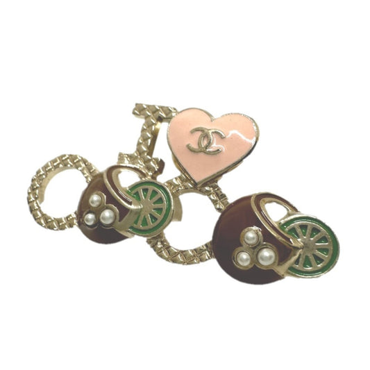 CHANEL I COCO Logo "I Love Coco" Heart Accessory B17C Brooch in Metal with Faux Pearl, Gold, for Women