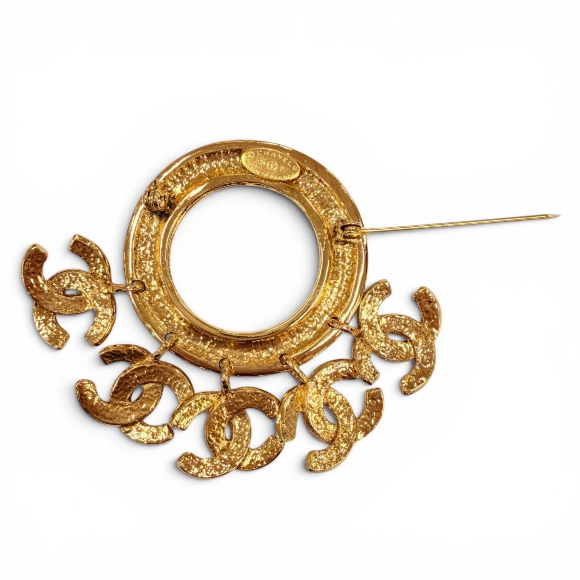 CHANEL Vintage 94P Five-Coco Mark Circle Swing Brooch, Gold, Made in France, Women's, with Box — Like New