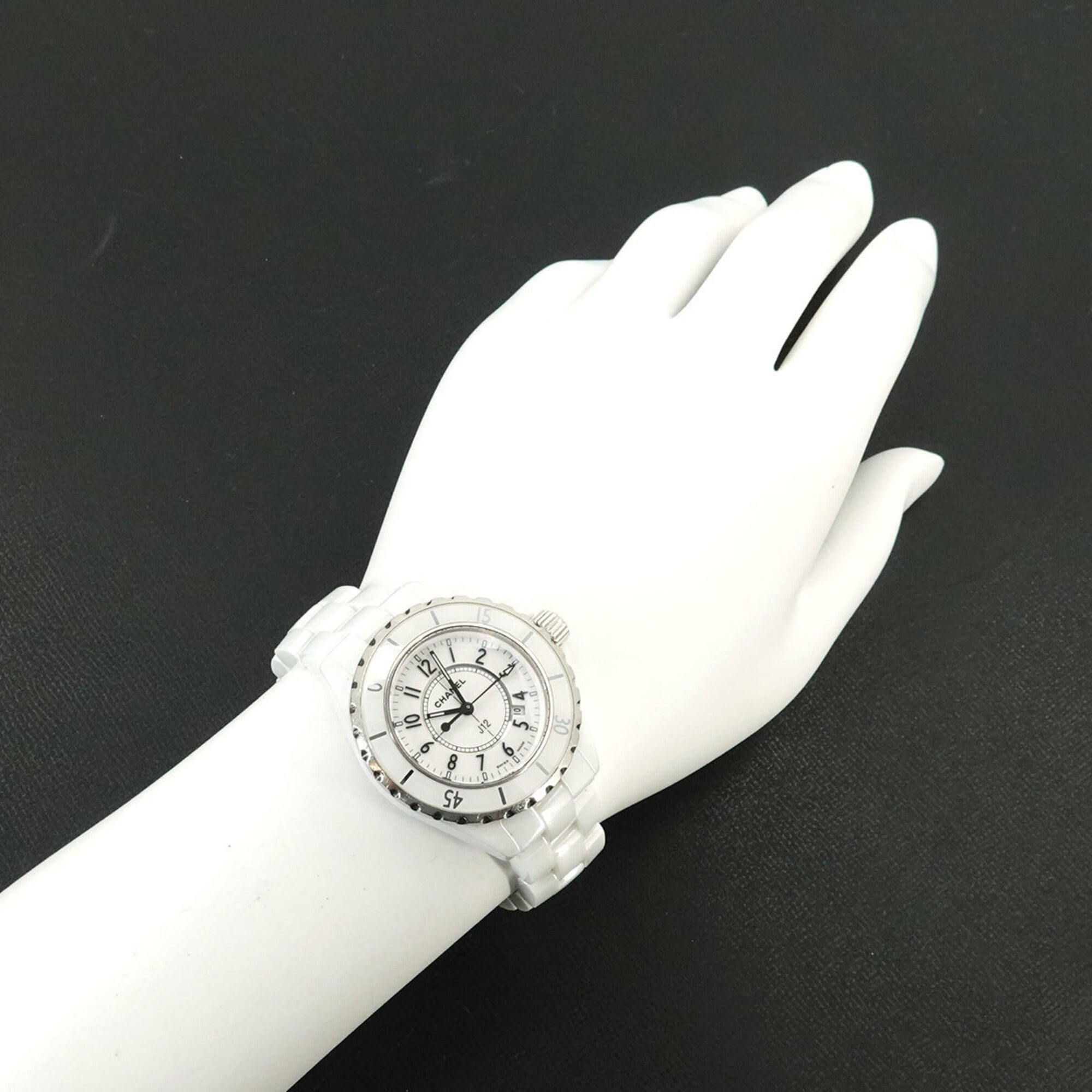 Chanel J12 33mm H0968 Women's Watch, Date Display, White Ceramic Quartz Watch — Very Good