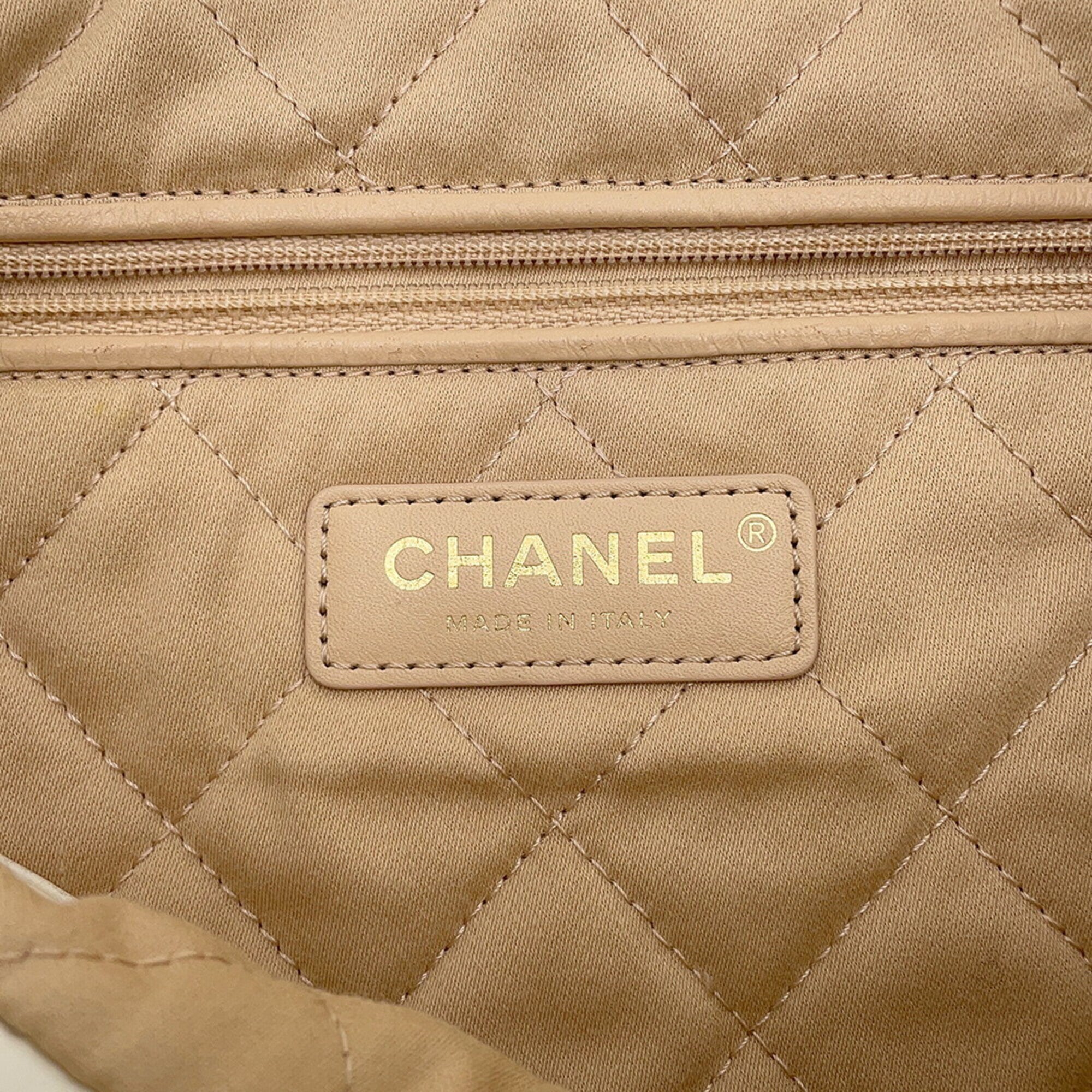Chanel handbag CHANEL22 Matelassé Small Shiny Calf Leather AS3260 CHANEL White for women — Like New