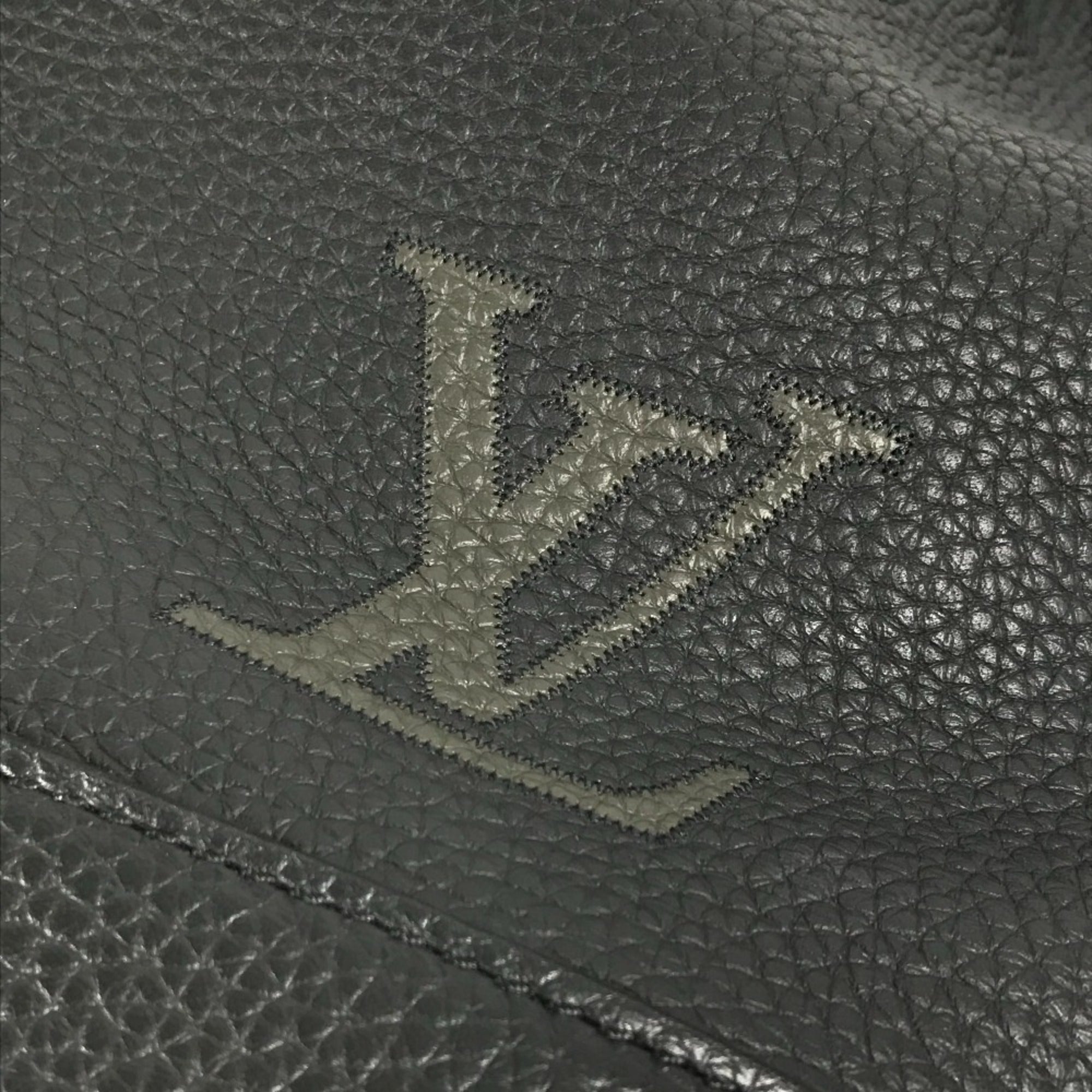 LOUIS VUITTON M55171 LV Logo Taurillon Noé Backpack Daypack Bag Drawstring Rucksack Leather Men's Women's Black — Like New