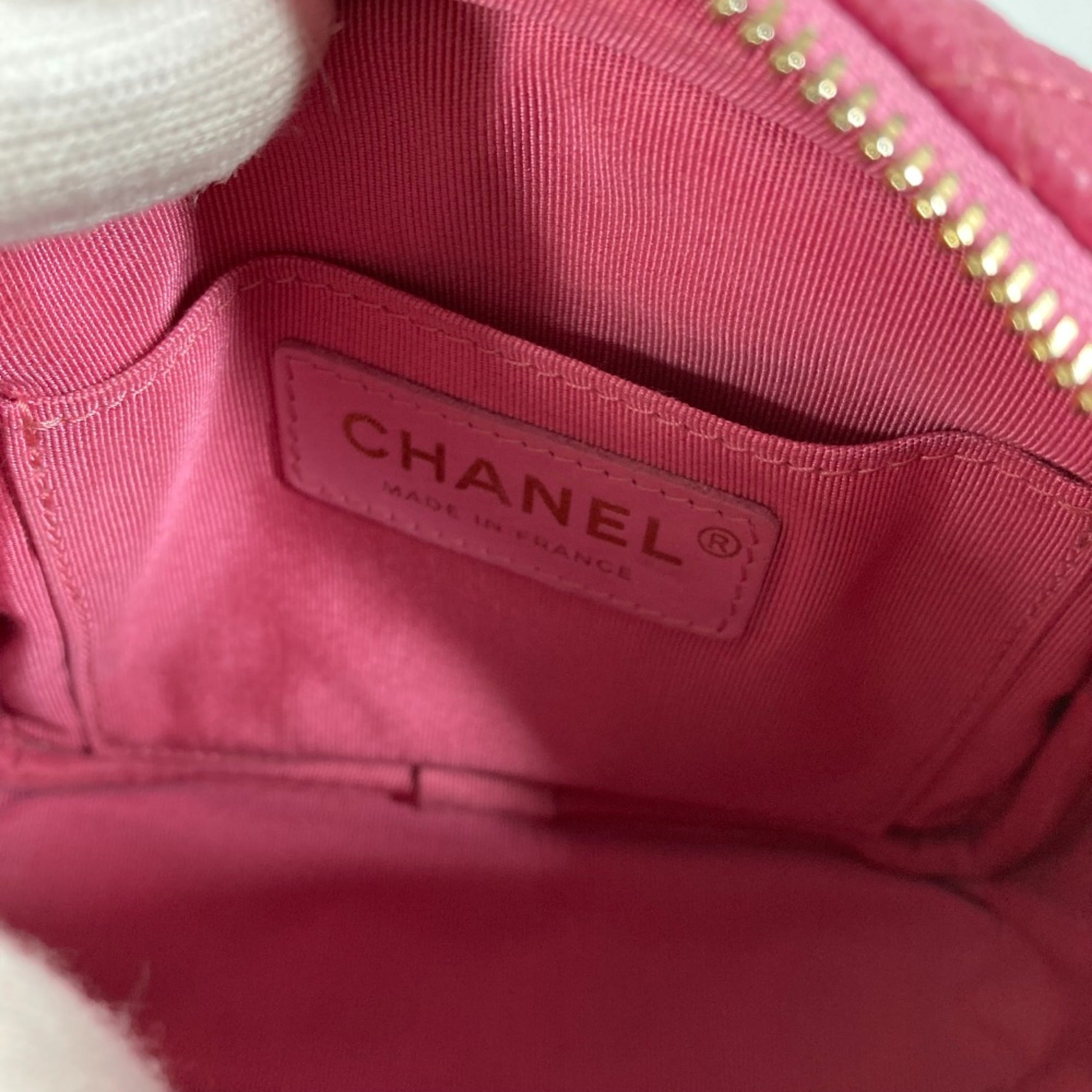 Chanel Matelasse Quilted Chain Bag Crossbody Pochette Shoulder Bag pink Gold — Like New
