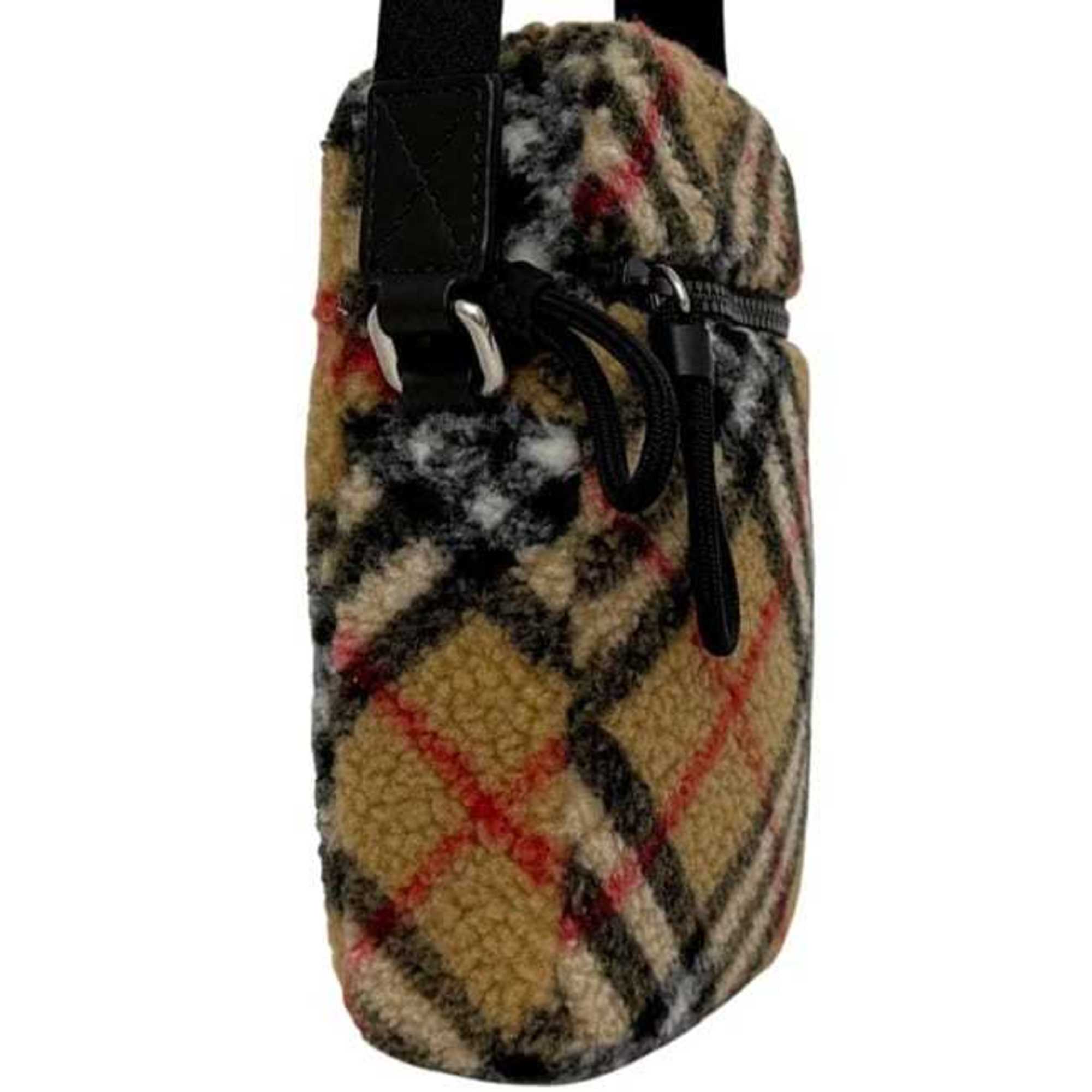 Burberry Vertical Mini Shoulder Bag (ec-24876) in Beige (Archive Beige) 8078299. Unused. Wool, leather, and fleece material. Crossbody bag Nova Check pattern — Like New