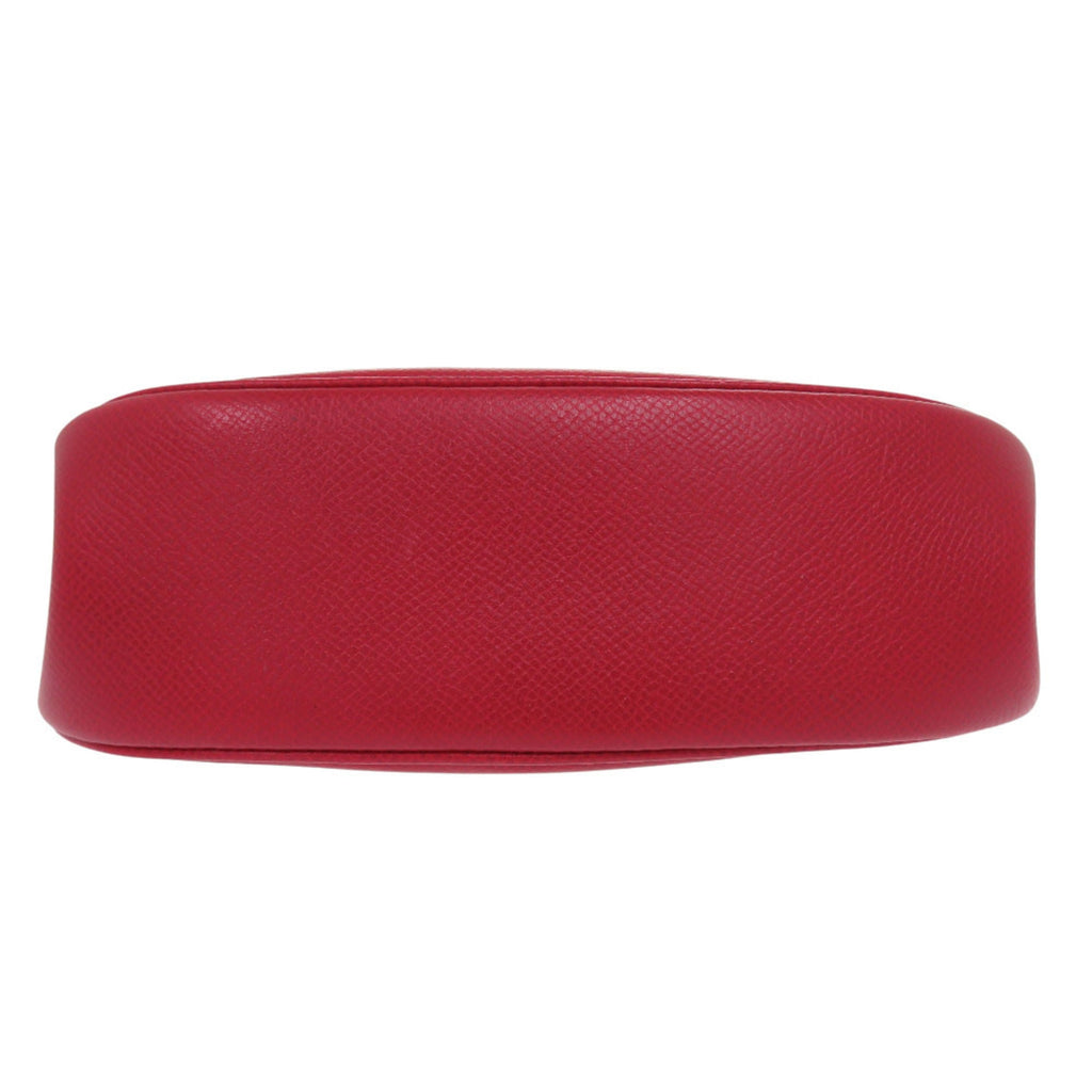 Excellent condition Hermès Banana Kelly Couchbel Rouge vif clutch bag in red with gold hardware and a 〇U stamp. Item number 1465.