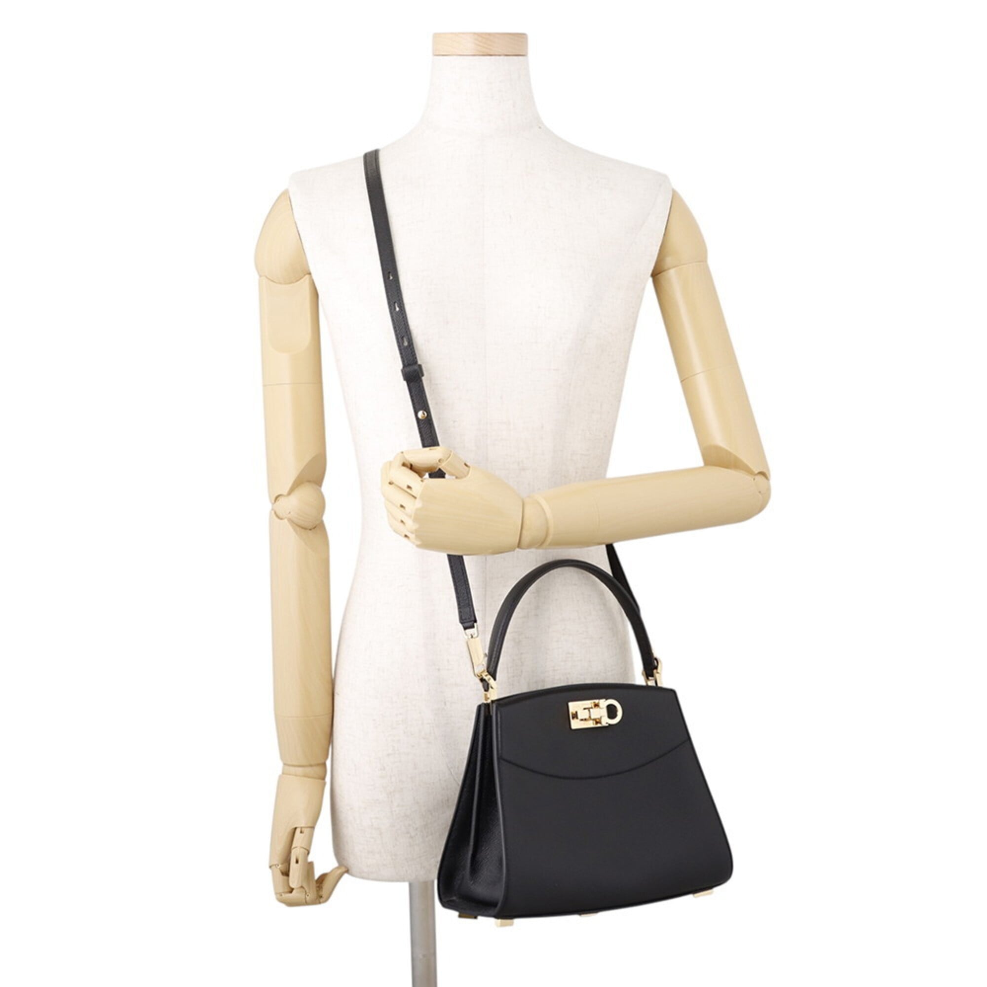 Salvatore Ferragamo handbag New Studio Box S 21A210 2-way black for women — Like New