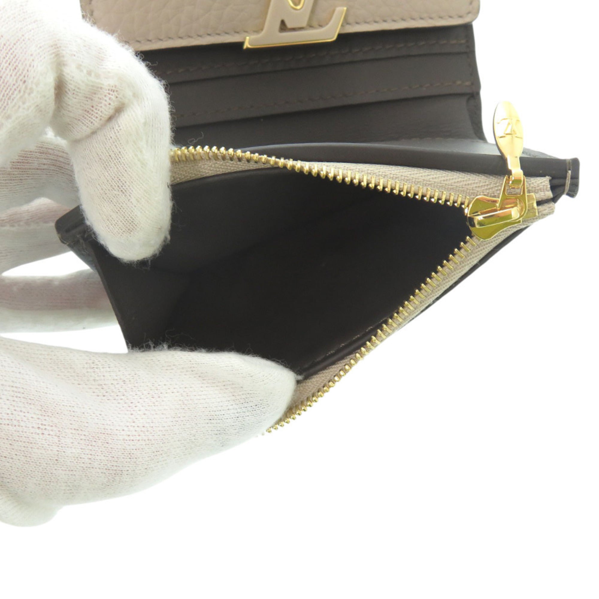 Like new Louis Vuitton Portefeuille Capucines Compact M62159 Tri-fold Wallet in Beige Taurillon Leather with Gold Hardware and IC Chip, LV 1329