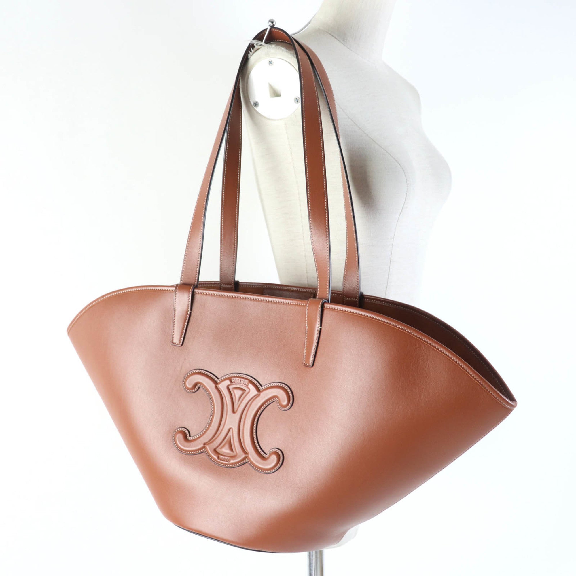 CELINE Cuir Triomphe Coufun Medium Tote Bag in Tan Smooth Calfskin (196953DU3.04LU) with Dust Bag, Made Italy, Women's — Like New